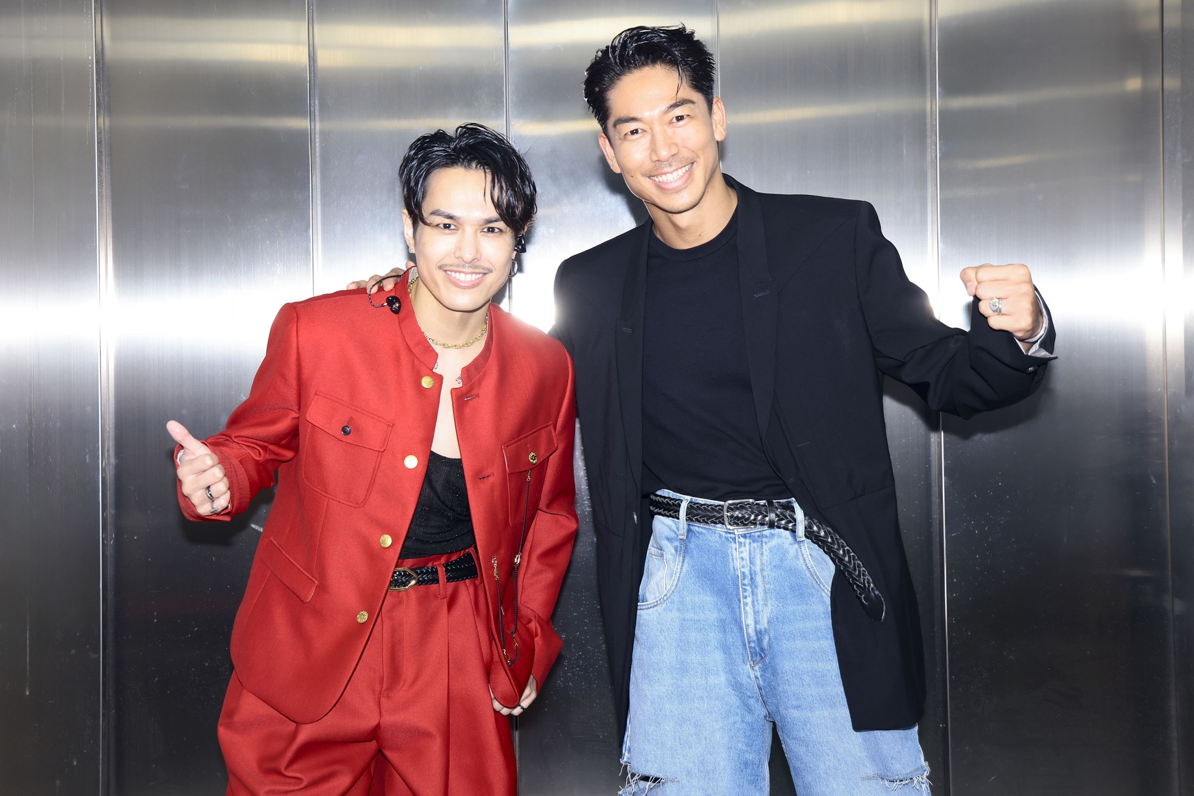 AKIRA（右）為三代目JSB主唱今市隆二（左）個人演唱會助陣。（LDH愛夢悅提供）