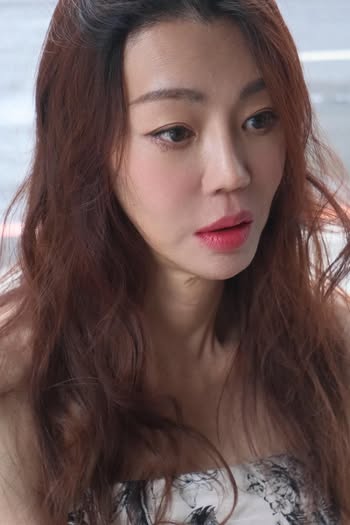  法拉利姐「改造」變韓系女神，全網認不出。（翻攝自張婷婷臉書）