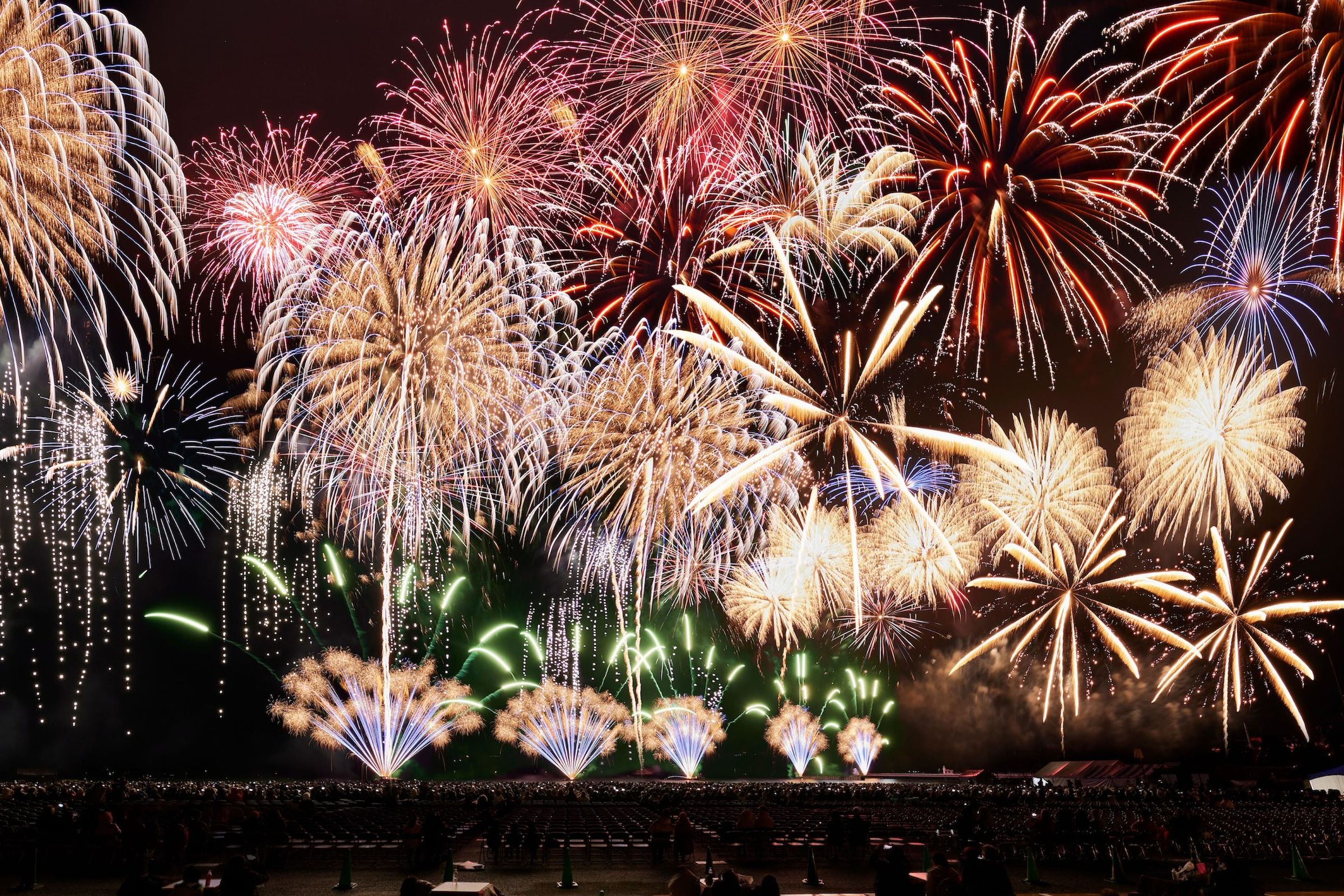 跨年夜將施放5,000發煙火,搭配音樂與光影演出,讓遊客在豪斯登堡迎接2027年。(豪斯登堡提供)