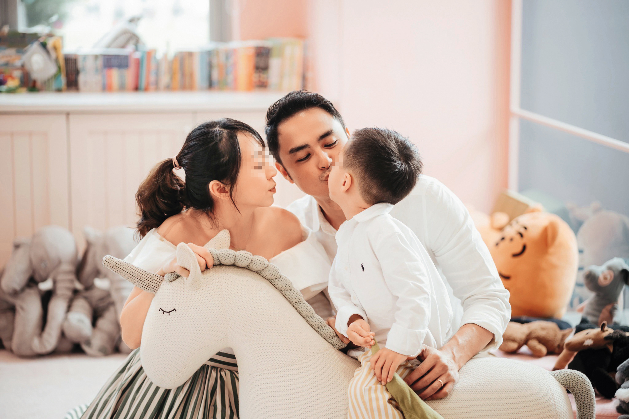 明道結婚後育有一子一女，兒子的慶生宴上，他臉上滿滿是愛。（讀者提供）