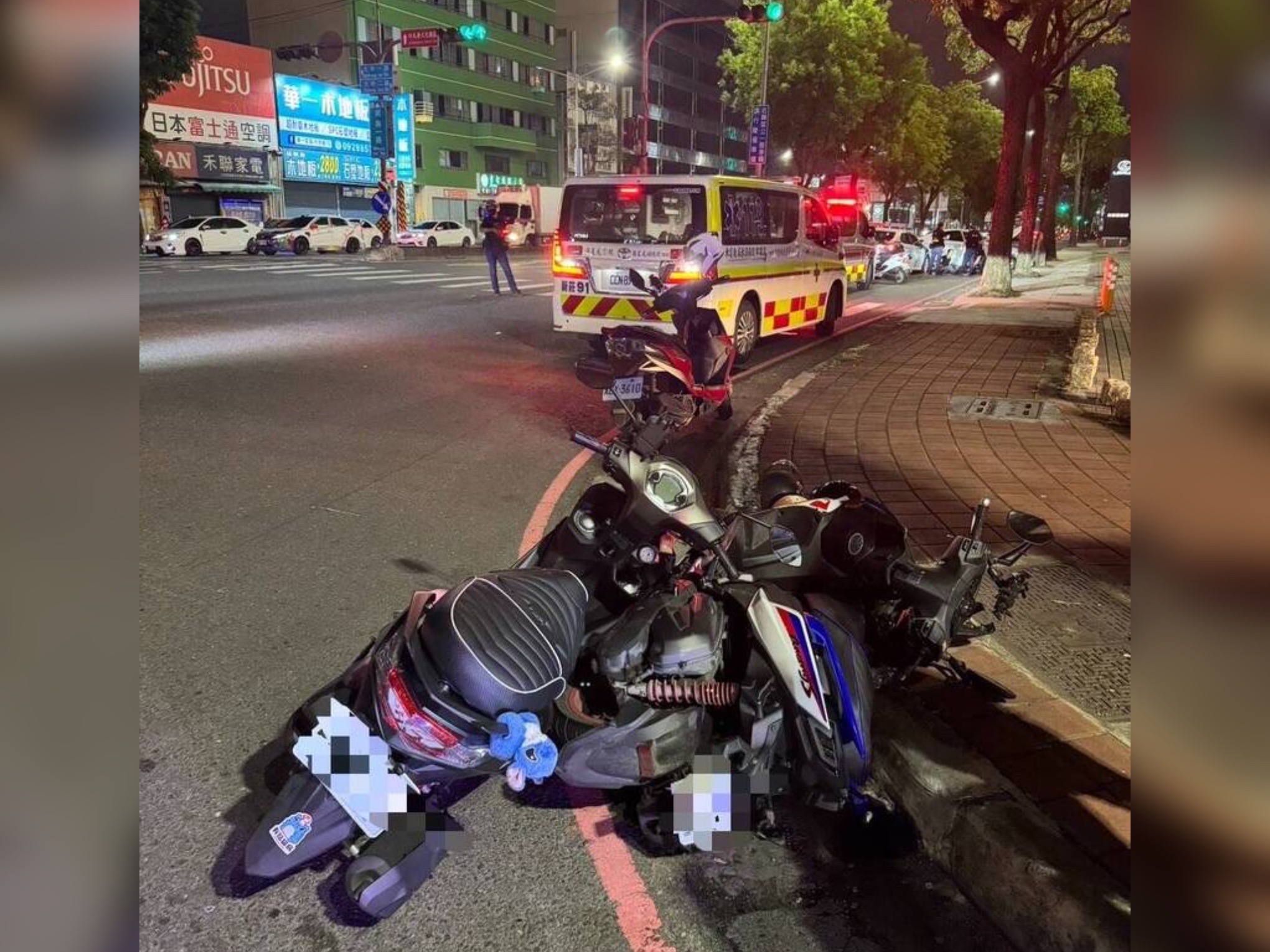 高雄凌姓男子昨晚毒駕拒檢，在左營區撞倒2輛機車，造成一家4口共3人受傷送醫。（翻攝畫面）