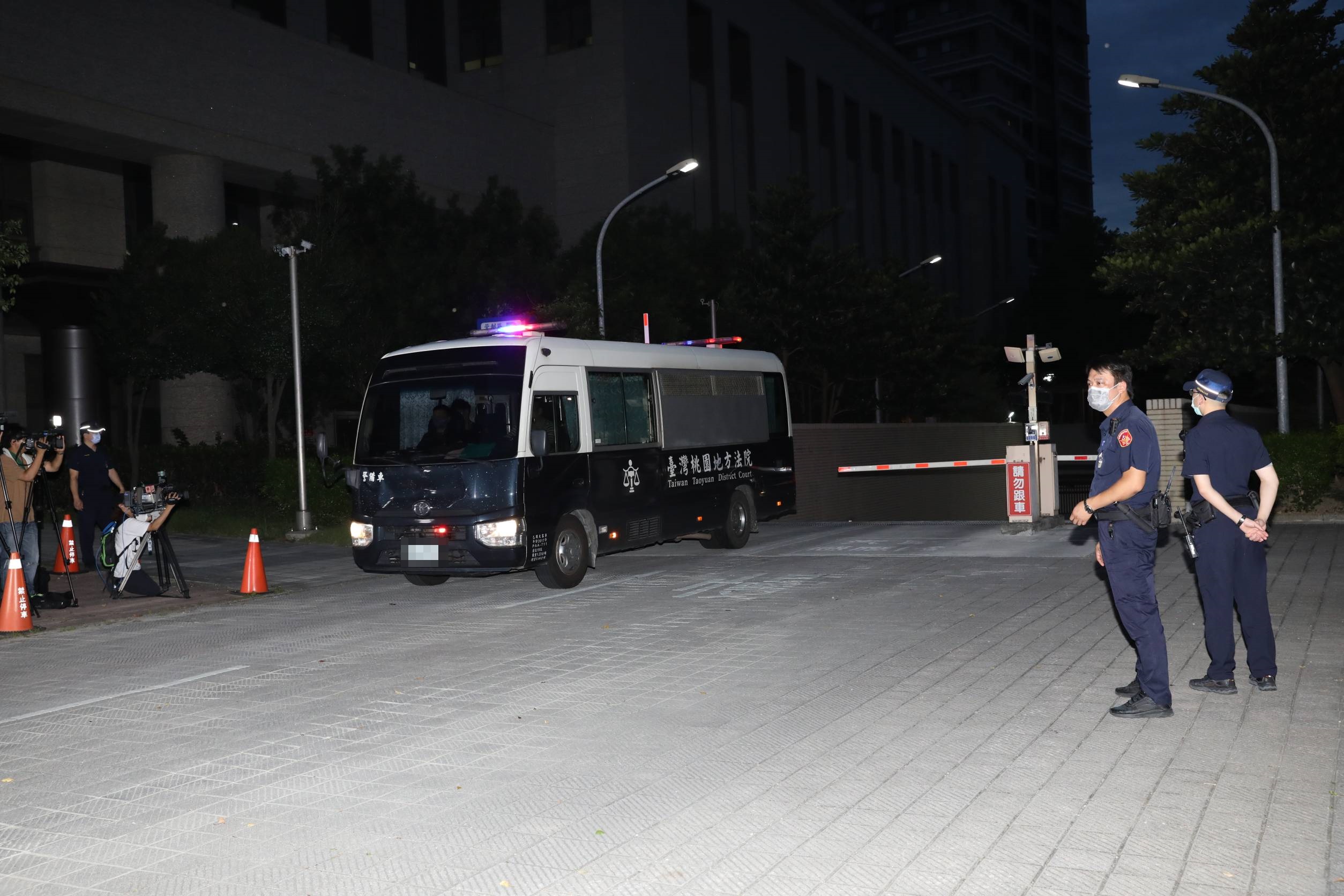 鄭文燦涉貪案昨改判收押禁見，消息曝光引起各界熱議。