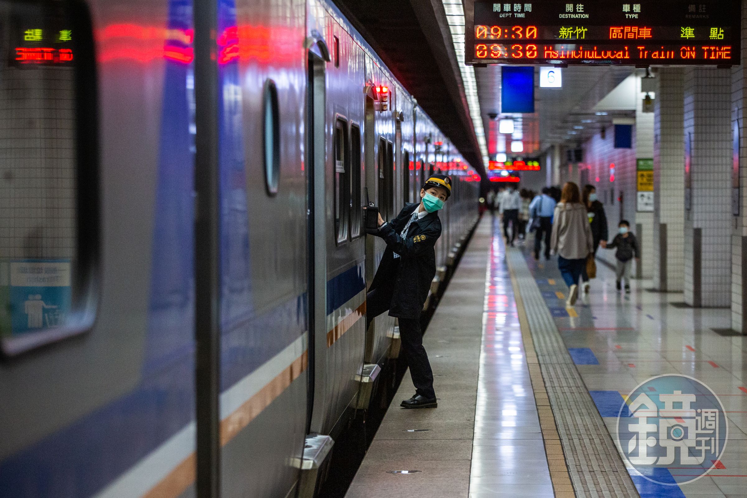 台鐵今年春節連假疏運期間,全線加開234班列車,1月9日凌晨0點陸續開放訂購車票。(本刊資料照)