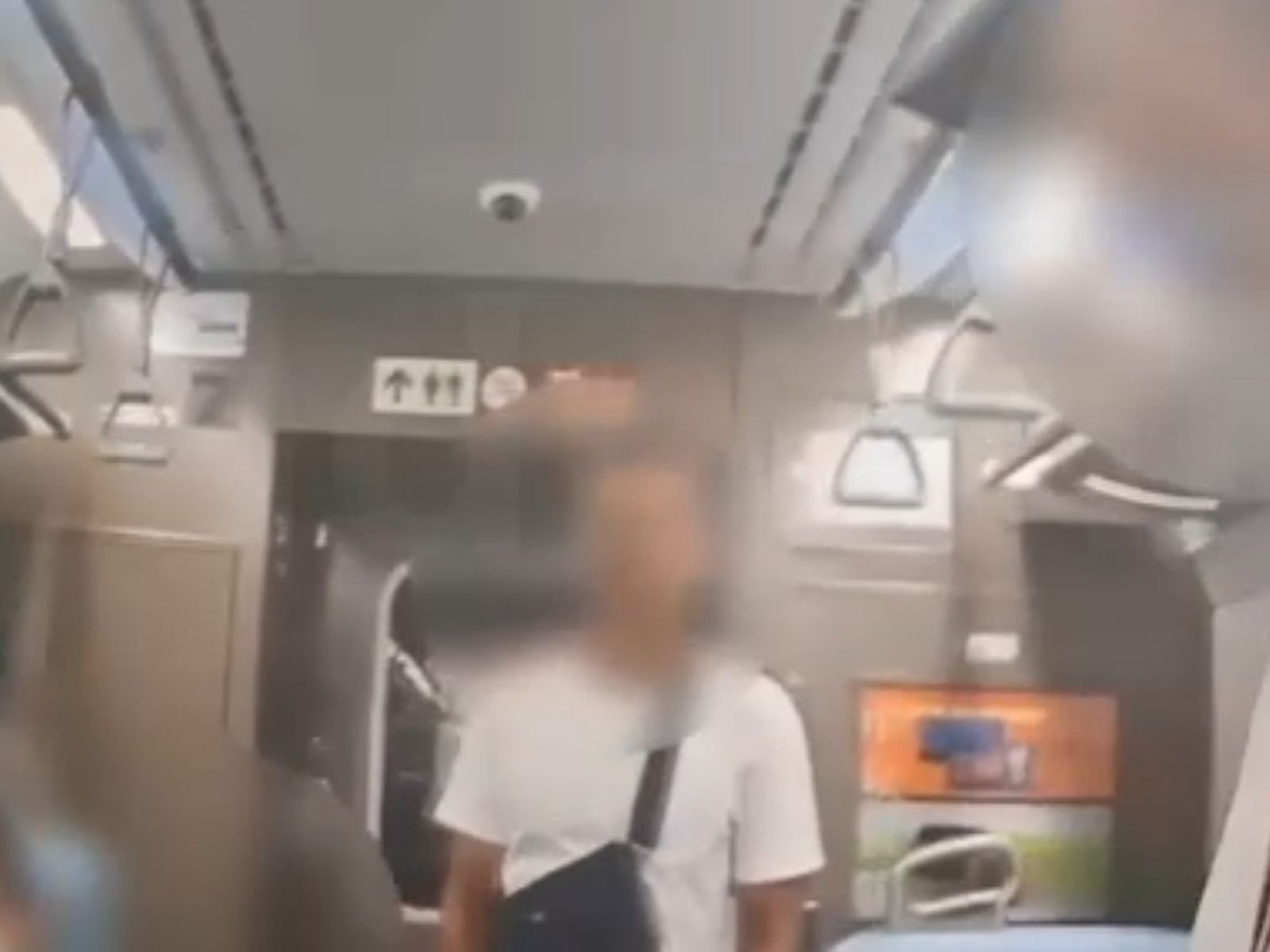 男子台鐵車廂偷抽電子菸「手腳狂抖」!乘客嚇壞報警 鐵警依法函送裁罰