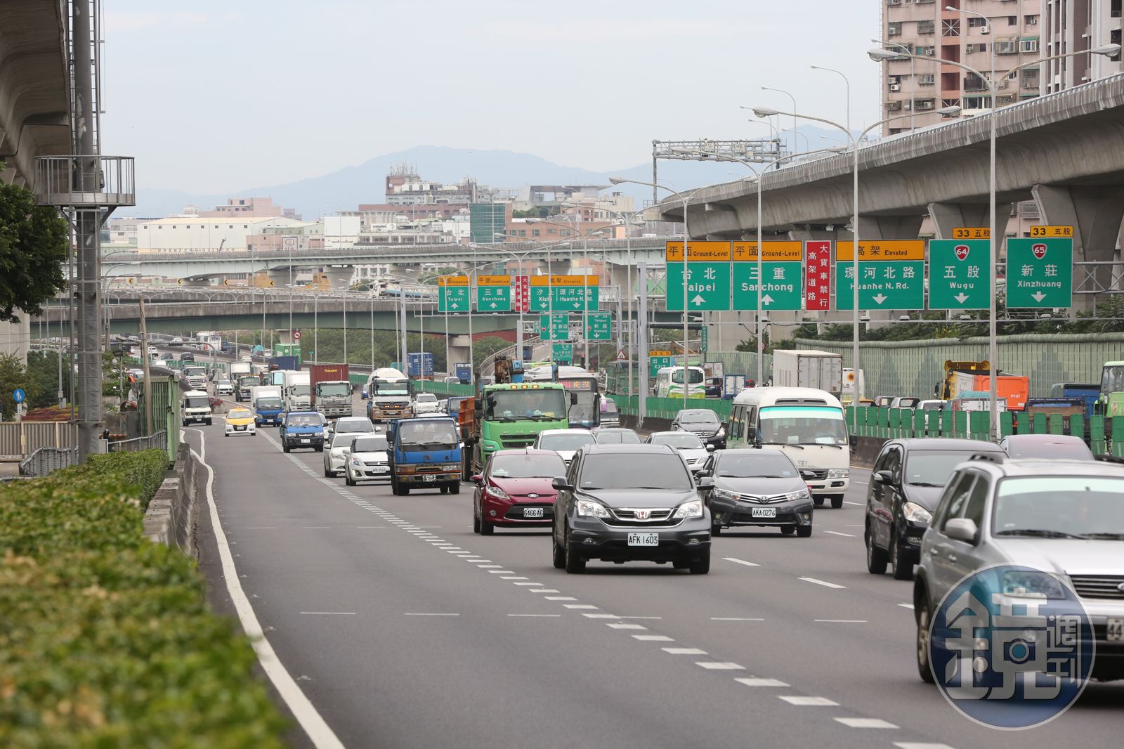 高公局預估今天國道將出現返家車流，預估今天交通量為112百萬車公里。（圖／鏡週刊提供）