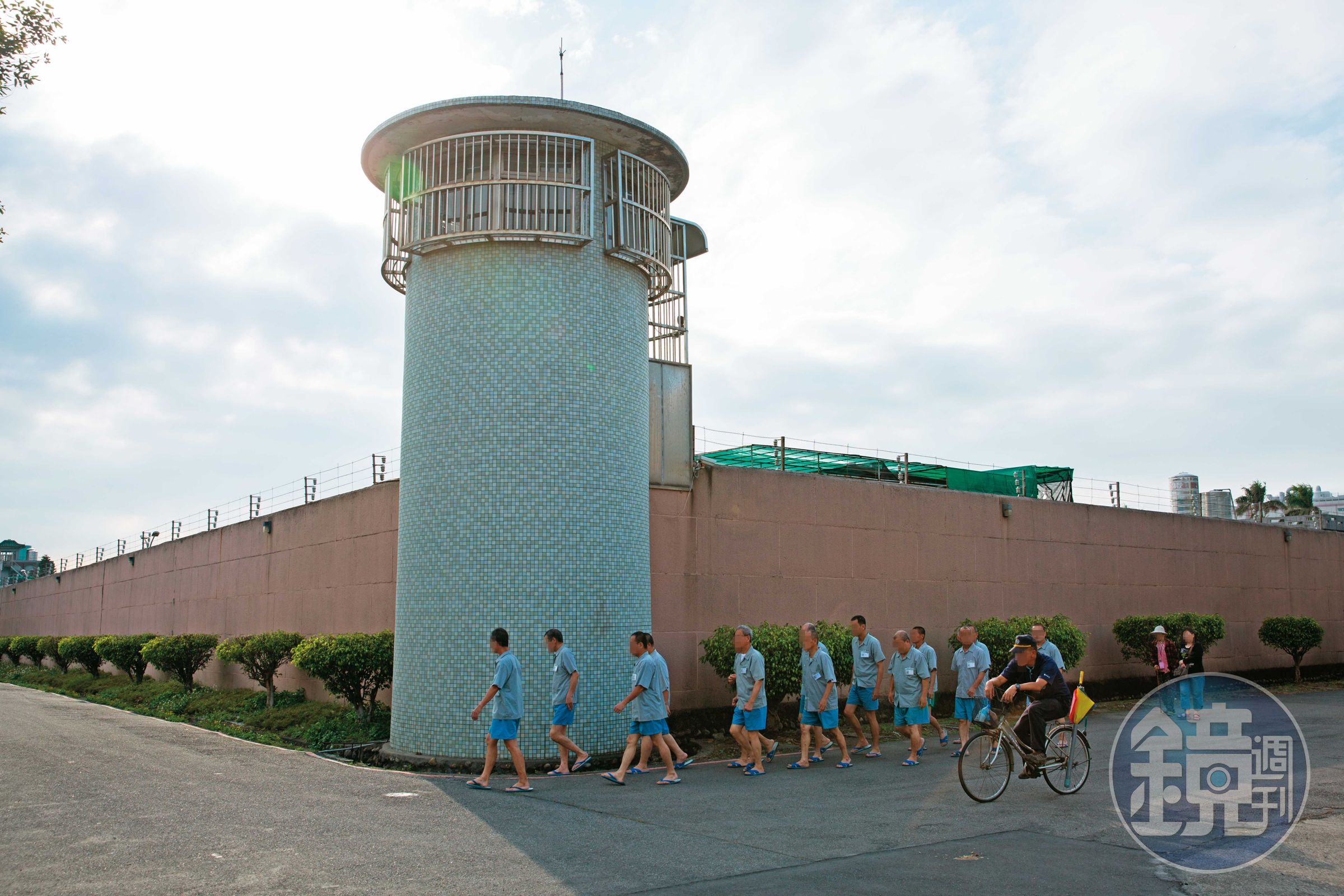 台北監獄收容近4,000名受刑人,管理員共300人。