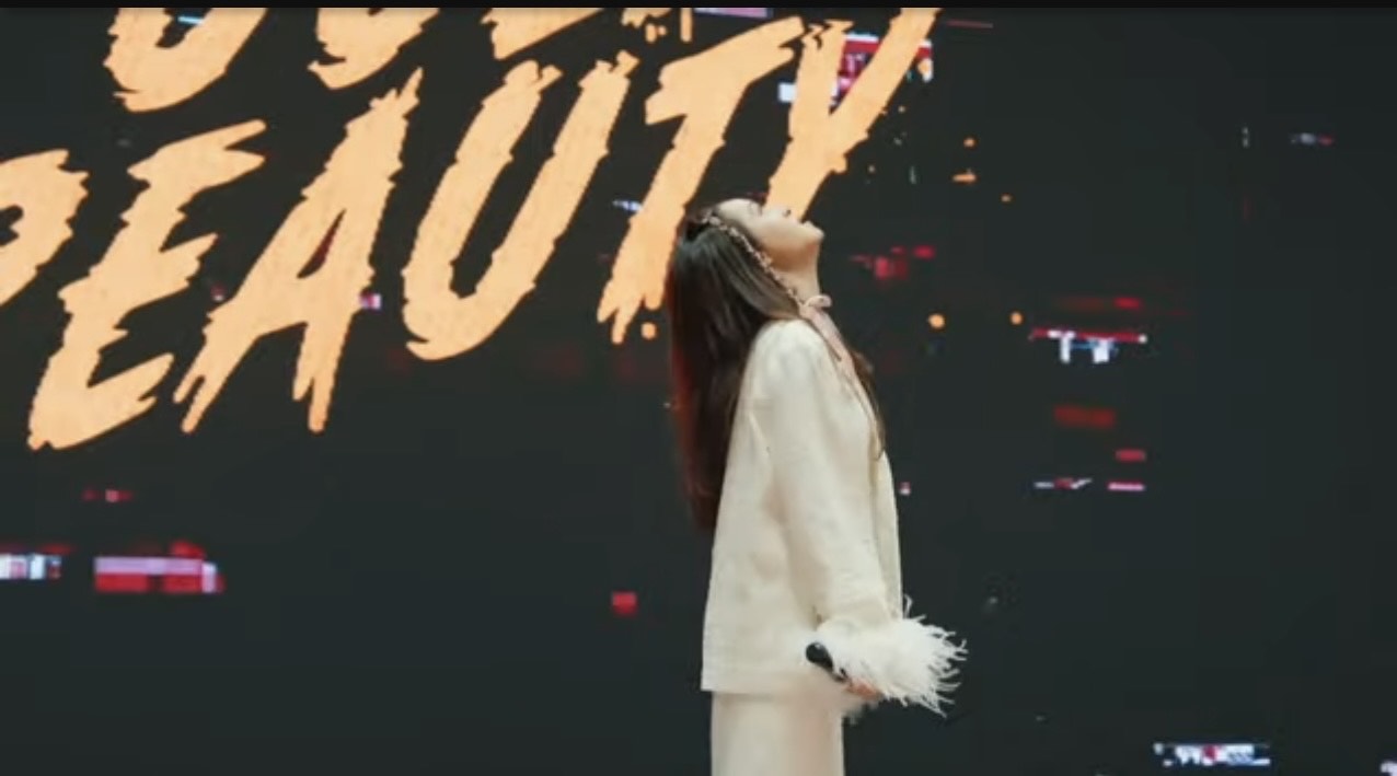 蔡依林訴說了5年來巡演的感受,期間一度哽咽到轉身。(翻攝自蔡依林臉書)