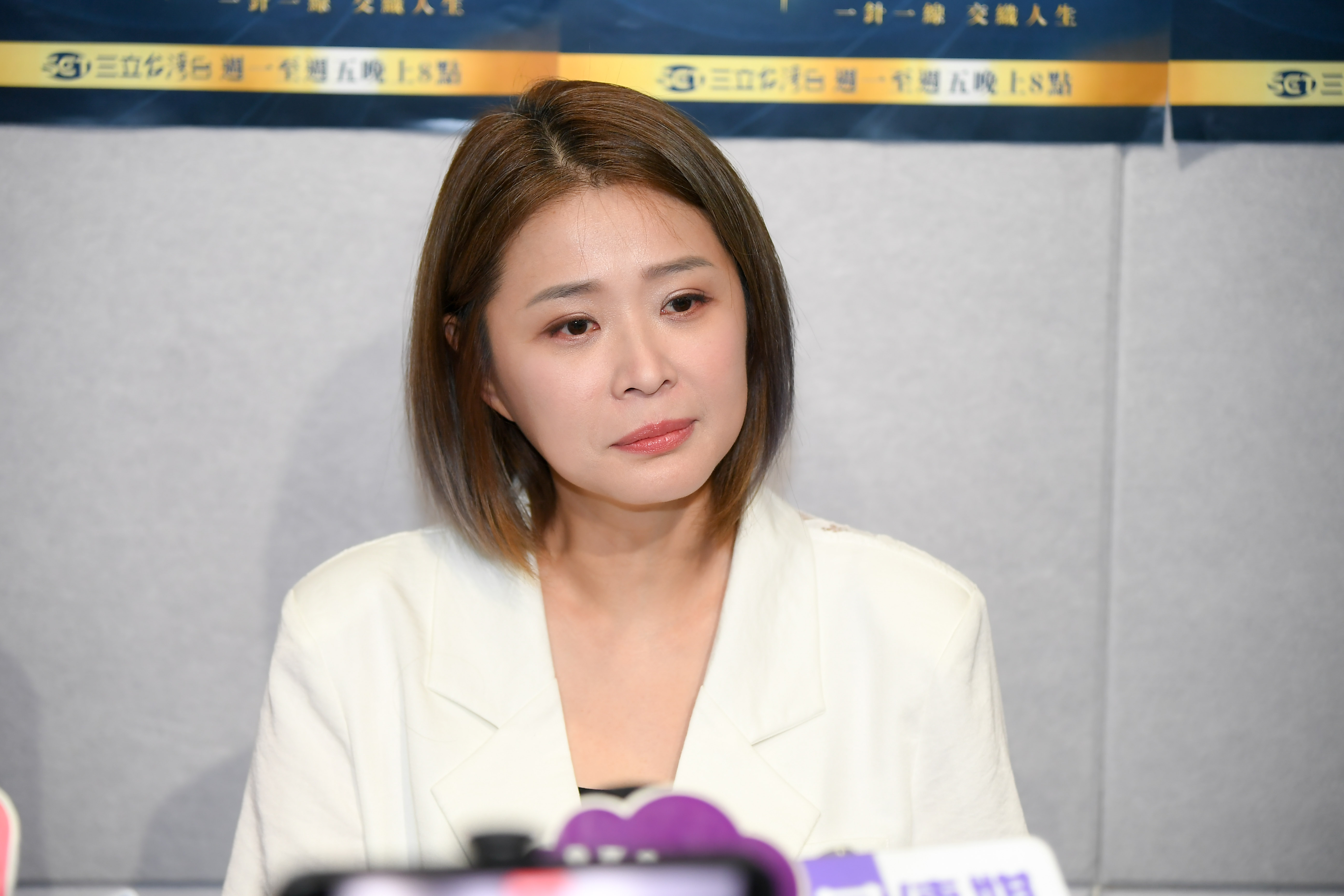 李燕重返八點檔記者會談到五月過世的父親忍不住哽咽。三立提供
