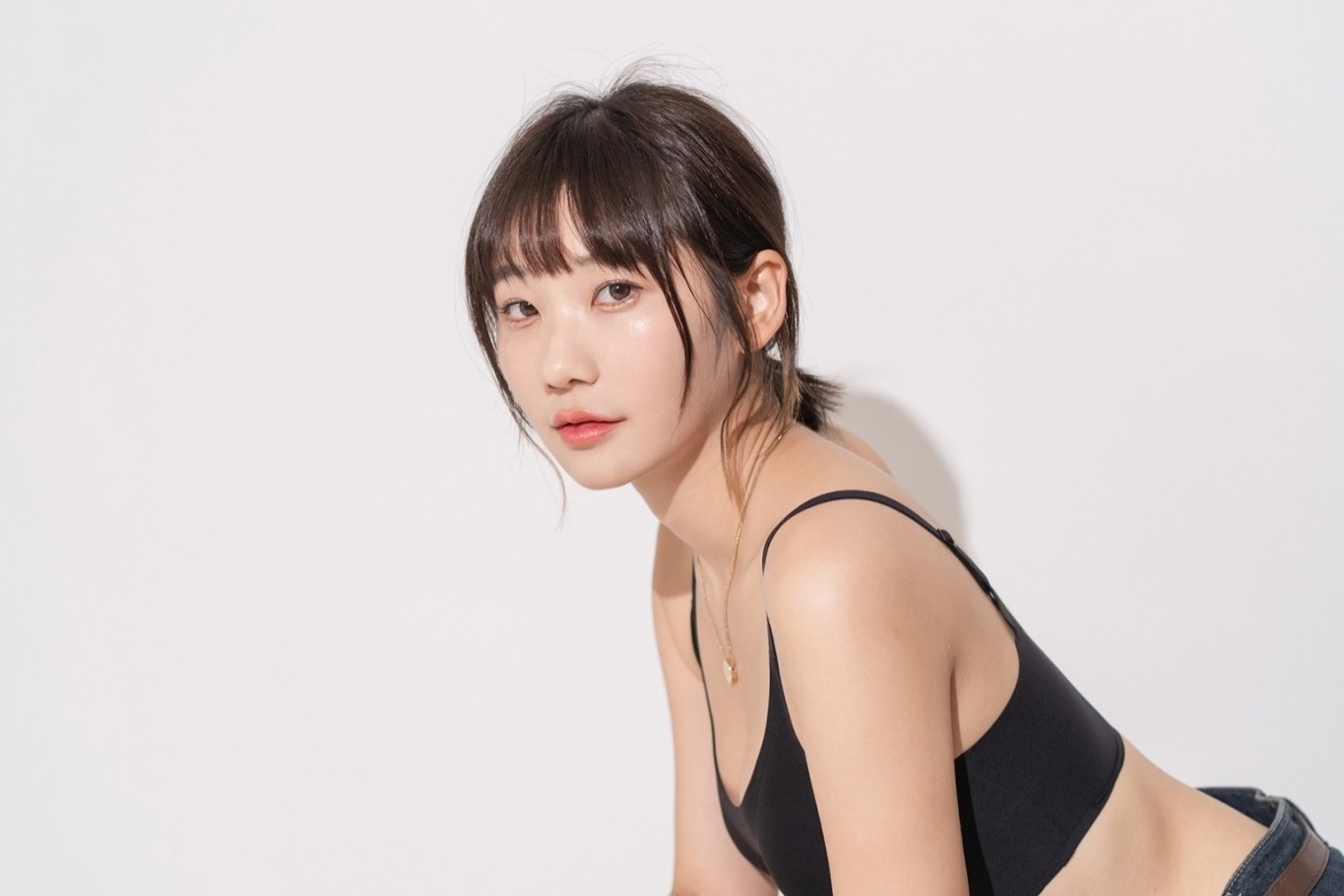 愛莉莎莎的線上瑜伽課程引起昔日老師不滿，她本人親自留言回應。（翻攝自愛莉莎莎 Alisasa臉書）