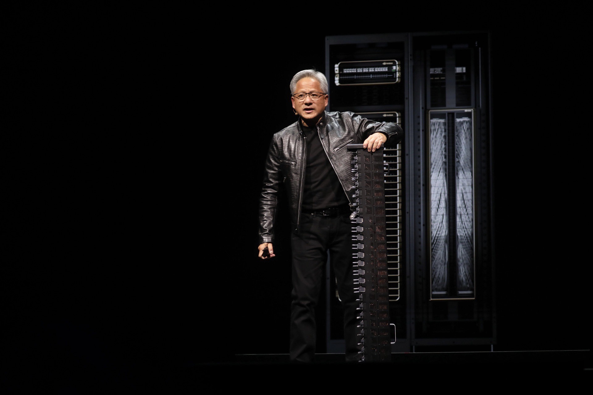 輝達執行長黃仁勳近期在台灣掀起一陣旋風。