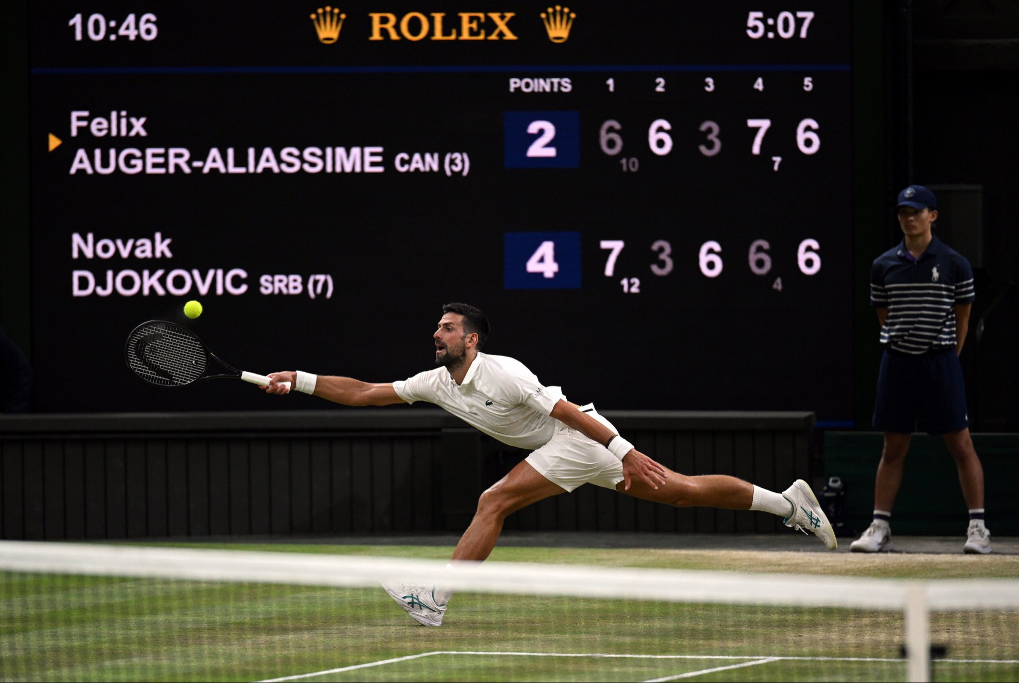  喬科維奇溫網8強戰，打了5小時15分鐘。（翻攝X@Wimbledon）