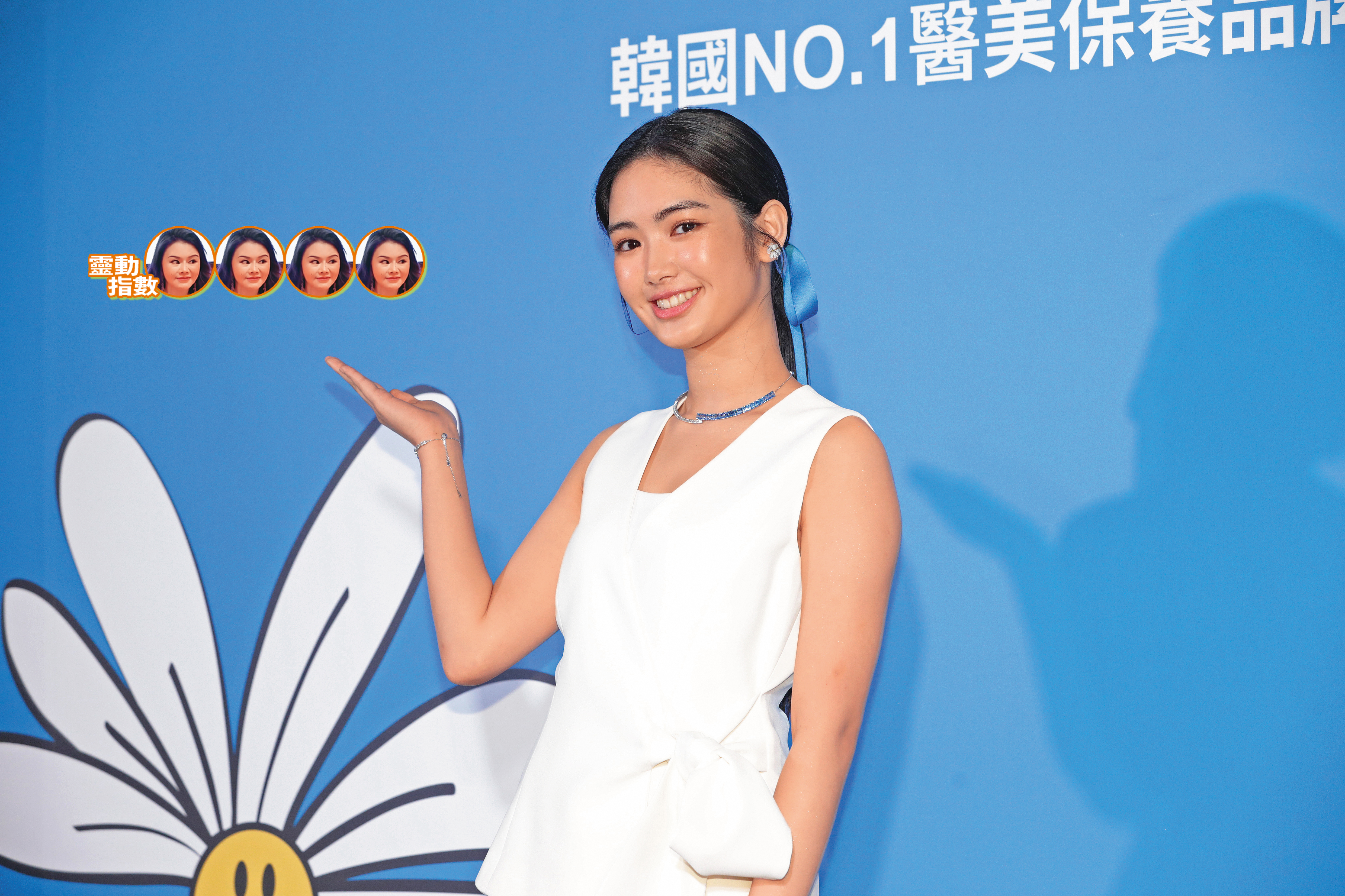 雷嘉汭不只美叮美噹，靈動pose更是信手捻來，該不會真的有報名課程吧？