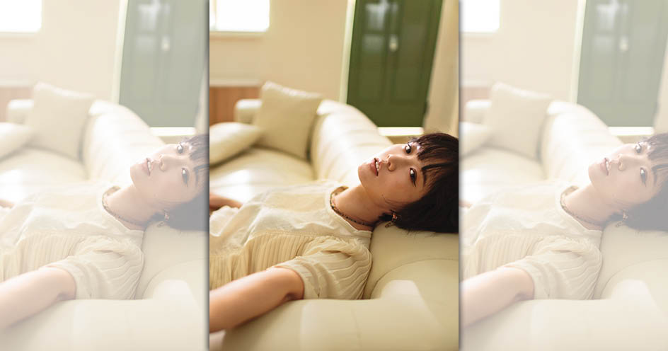 今年36歲的嚴正嵐， 乍看仍是稚氣未脫。 不過那只是第一印象罷了， 因為她的眼神相當清澈， 而非年少的迷惘。