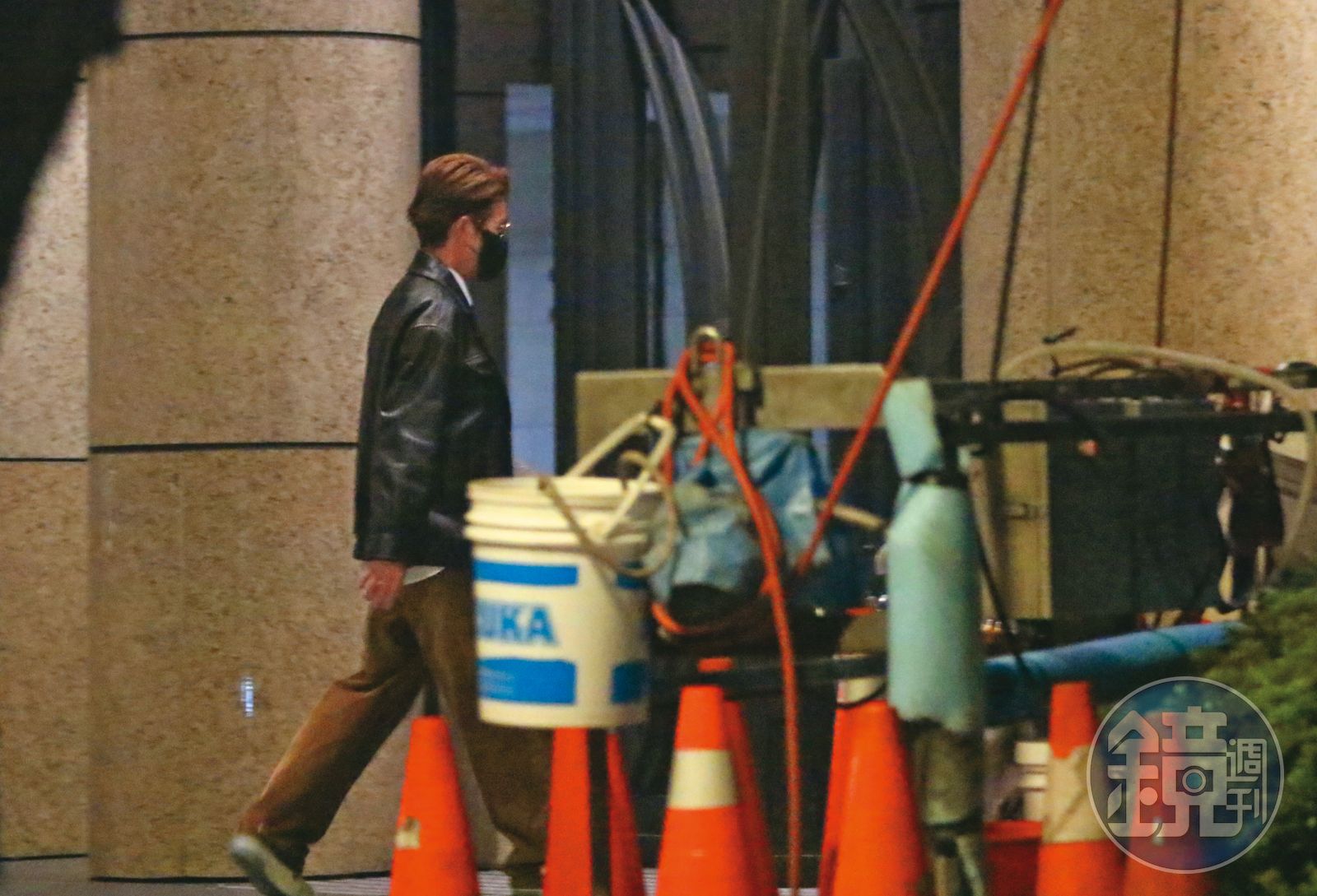 00：58 吳克群毫不遲疑進了王心凌家門，然後直到凌晨都沒看到他再出來