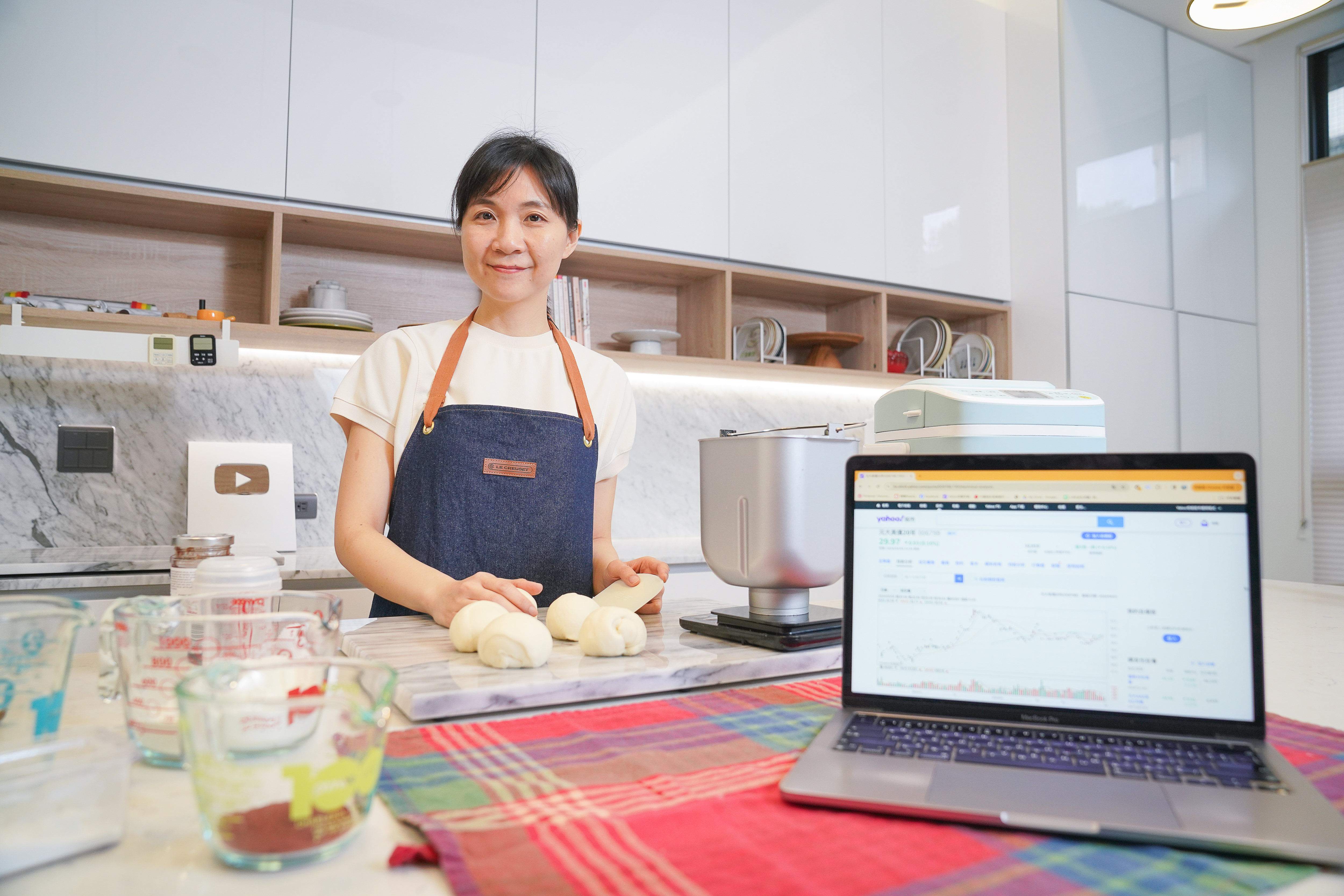 烘焙部落客辣媽表示，母子基金能讓她安穩睡覺，股災也不怕。（本刊資料照）