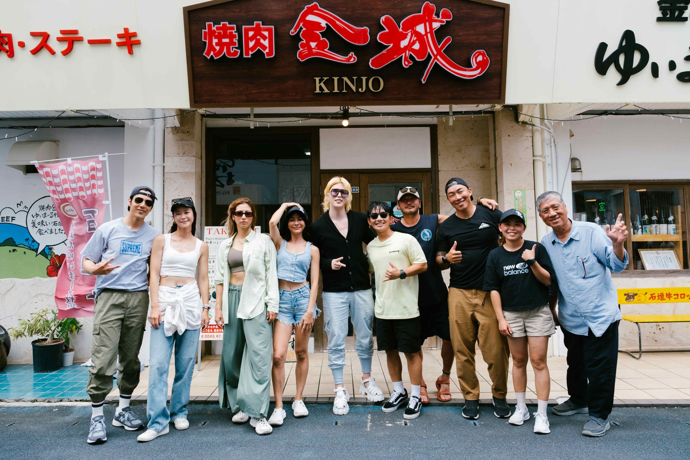 《上船了各位!》藝人們抵達石垣島大嗑和牛。(三立提供)