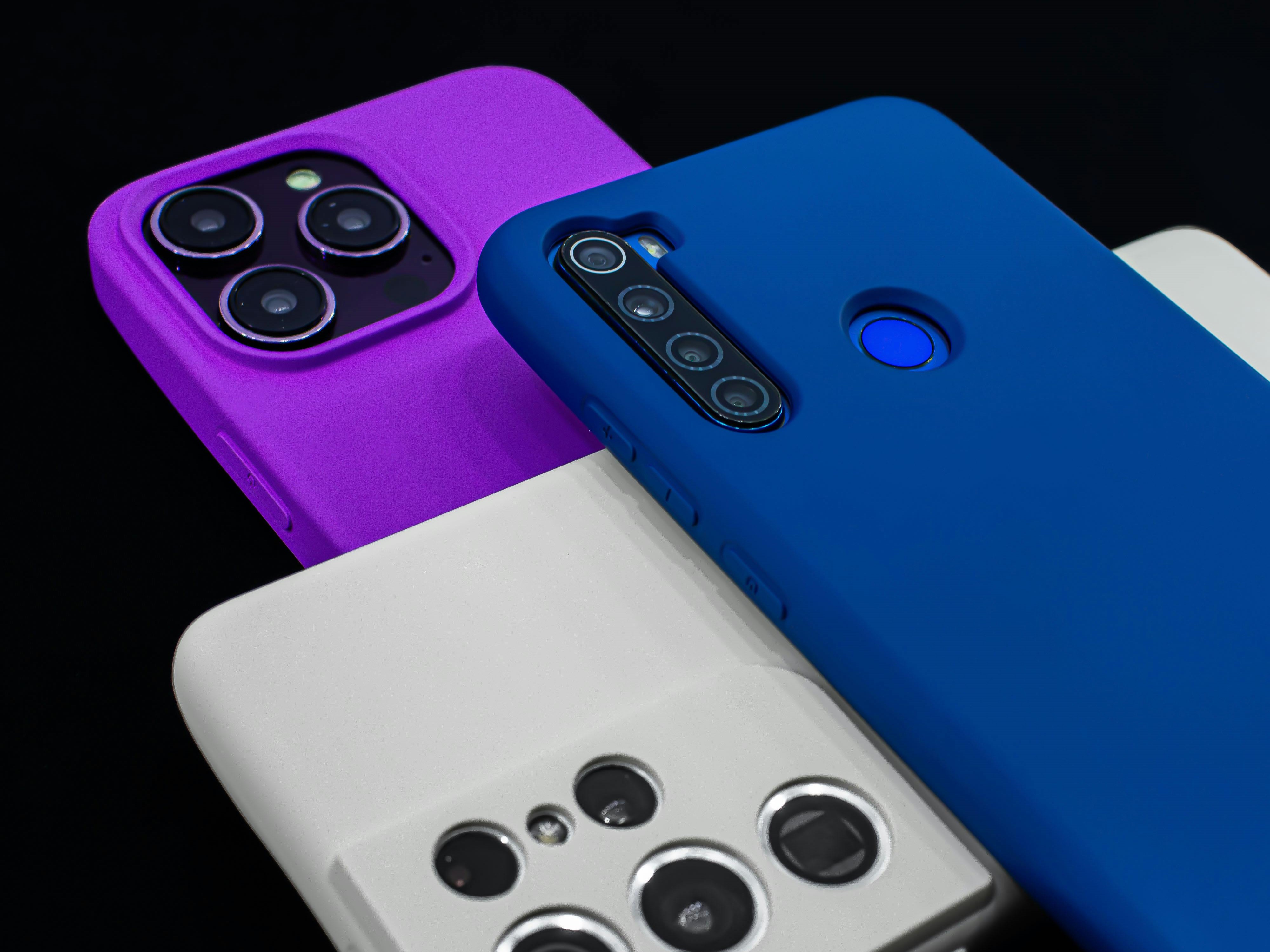 歐盟通過《電池與廢電池法規》，要求在歐洲市場銷售的智慧型手機與平板電腦，須符合「電池可由使用者輕鬆更換」的設計原則。（翻攝自pexels）