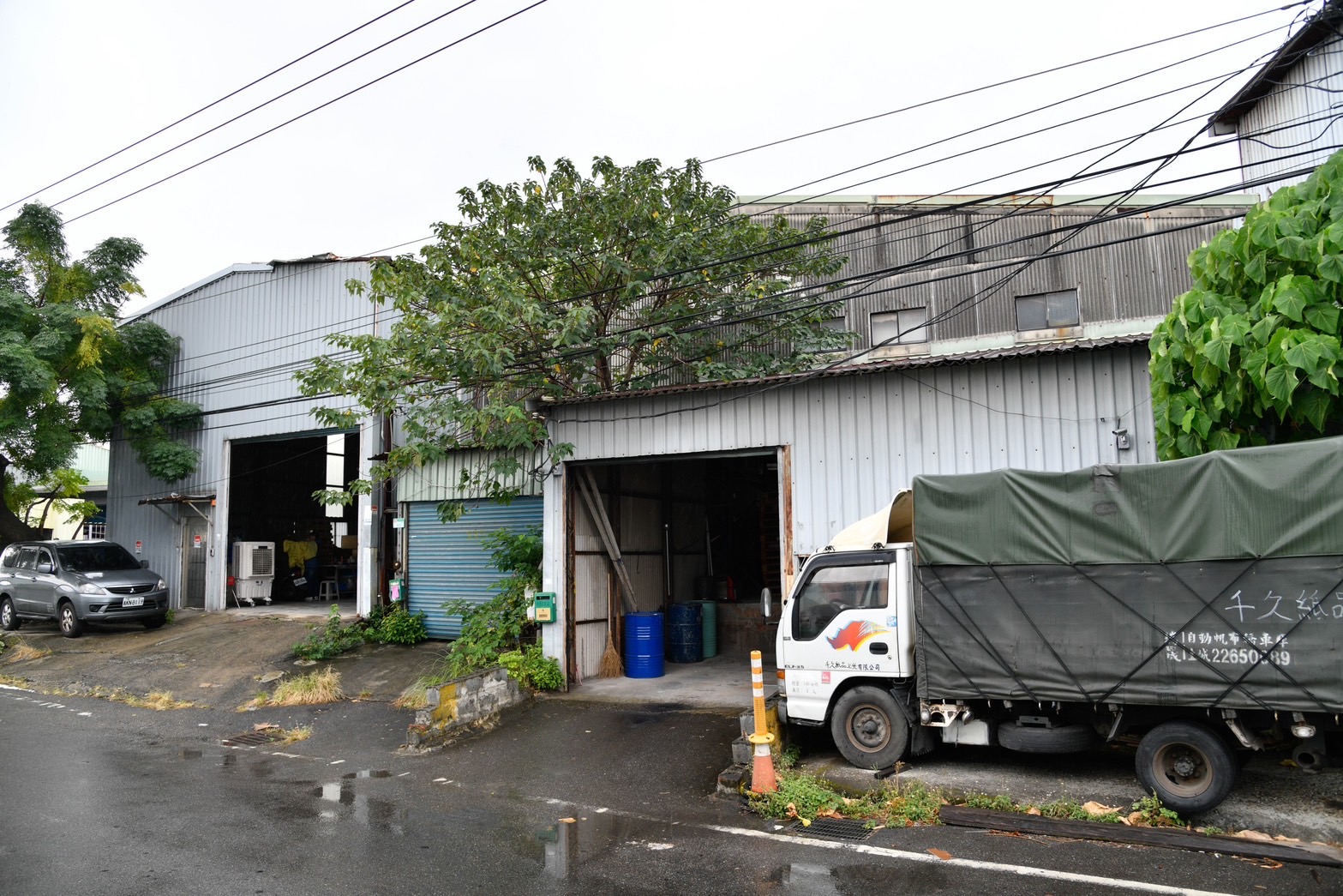 士林地院6月6日將到吳的工廠強制執行，要求立即搬離。