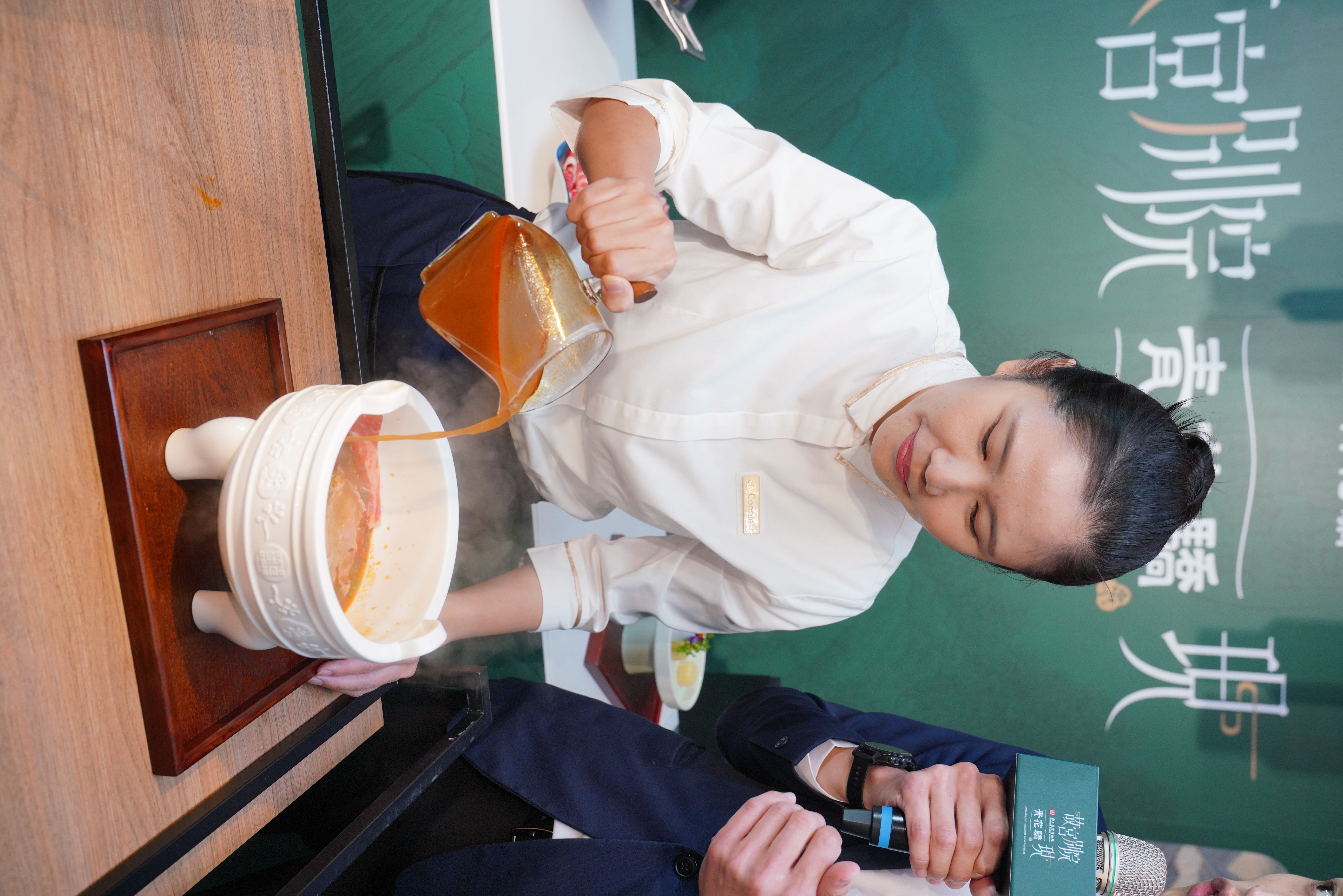 青花驕麻辣鍋二度與故宮展開聯名活動，打造視覺、味覺的多重饗宴。