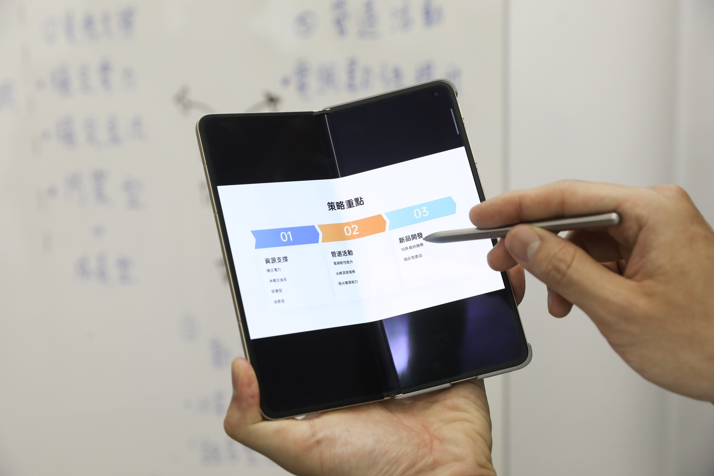 OPPO導入摺疊新機皇Find N6，主打「無感摺痕」新技術。