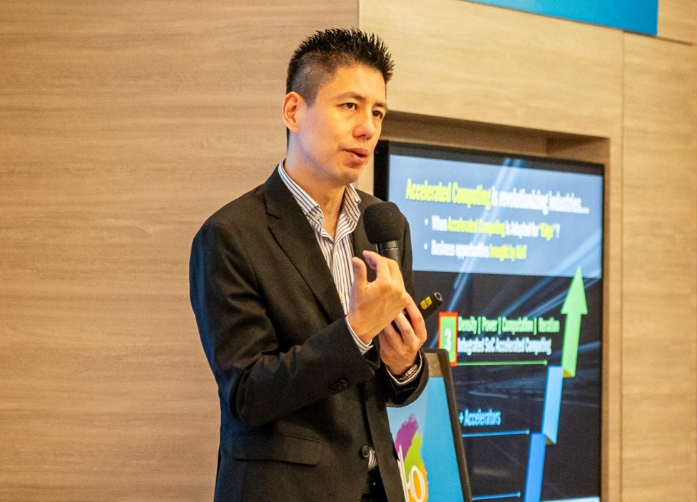 看好AI從雲端到邊緣的商機，工業電腦大廠研華抓緊時間積極進行部署。圖為研華科技產業雲暨影像科技事業群副總鮑志偉。（研華提供）