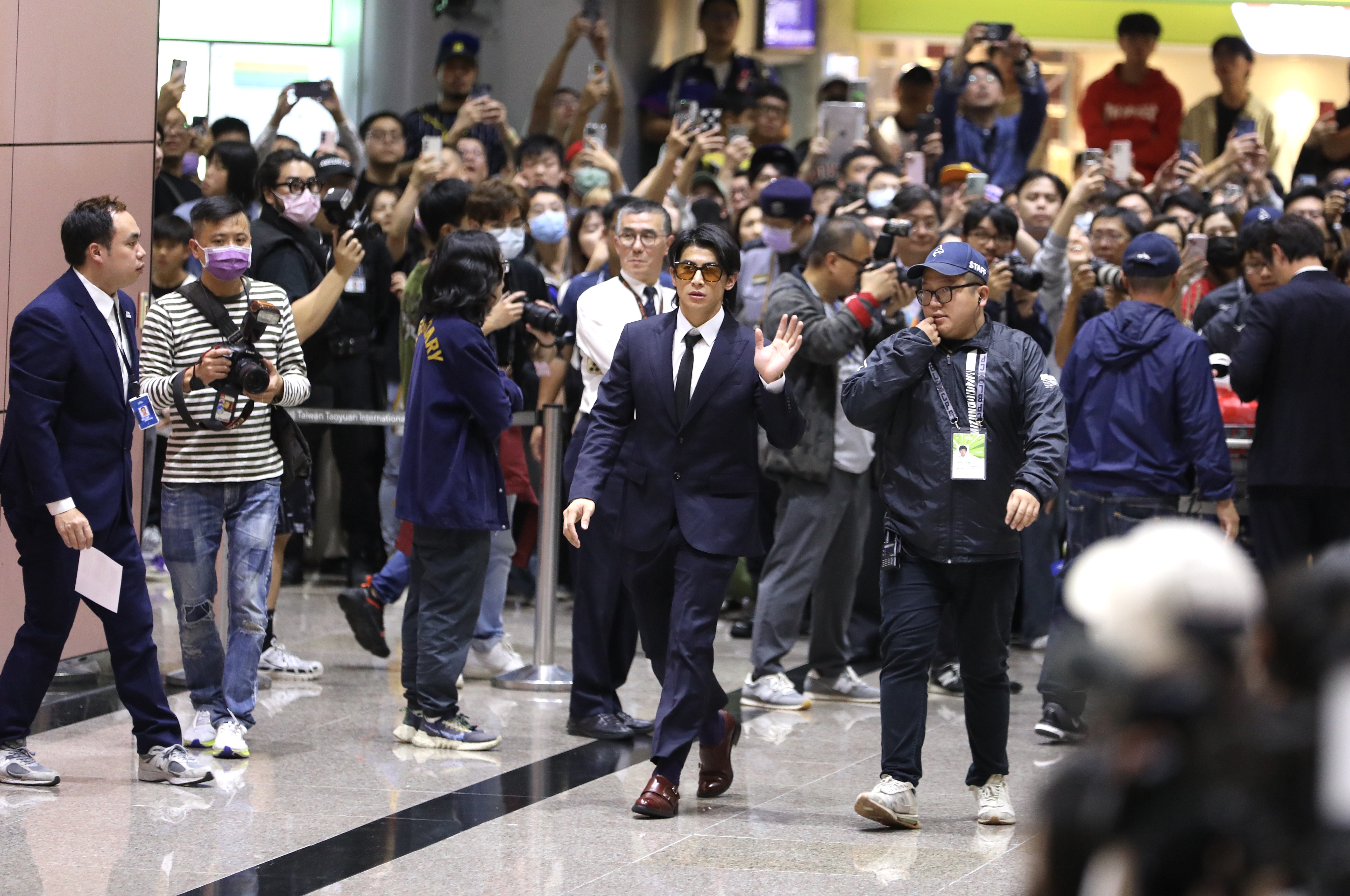 台灣棒球英雄昨（25日）晚間凱旋歸國。圖為隊長陳傑憲。