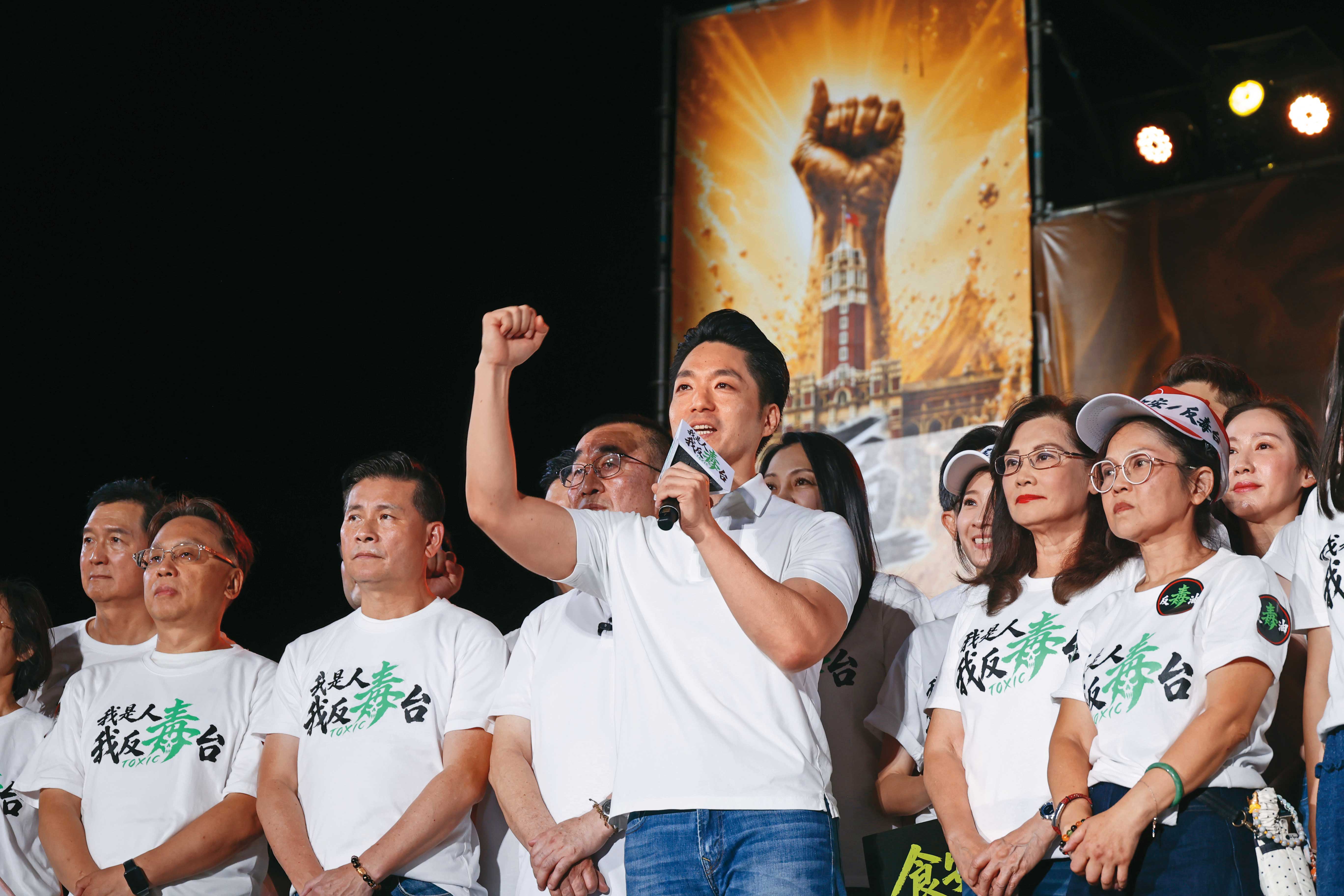 蔣萬安就任市長近4年，因食安議題首度號召民眾上街抗議。
