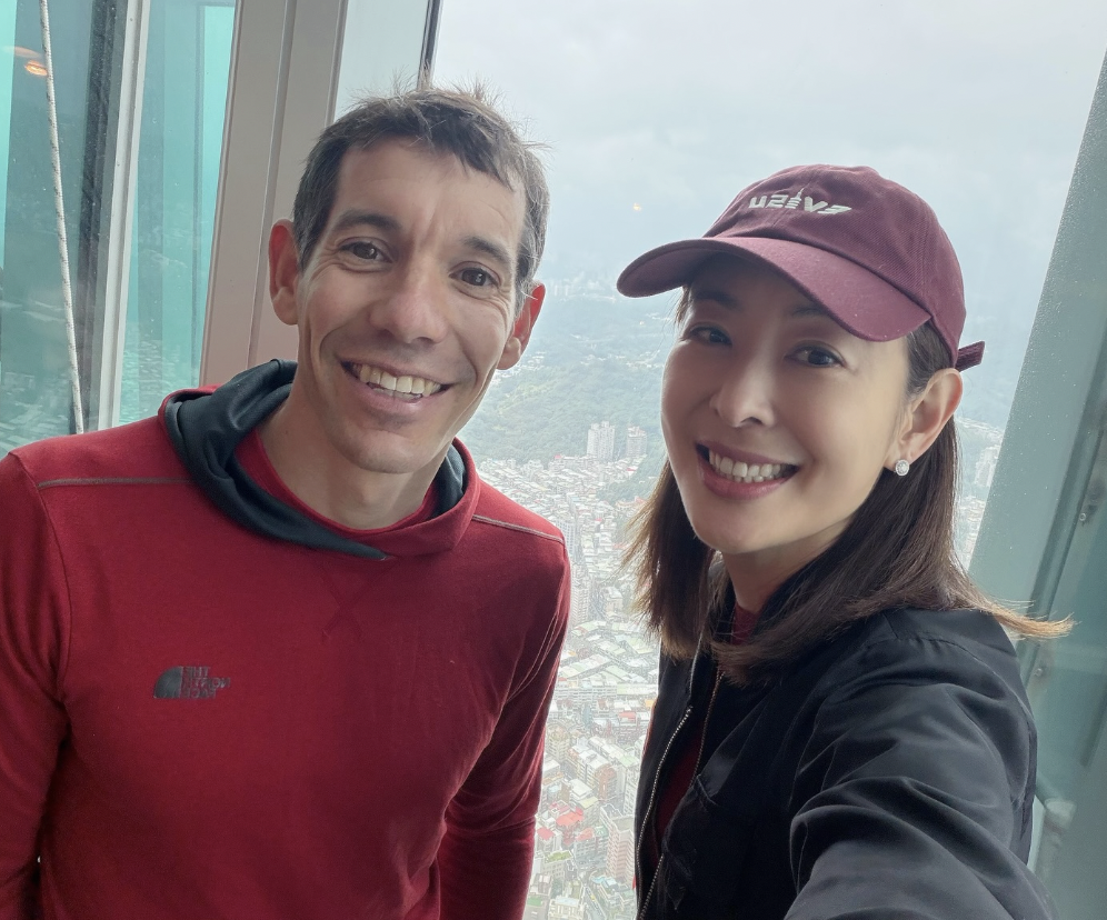 賈永婕和霍諾德合照。（翻攝自臉書賈永婕的跑跳人生）