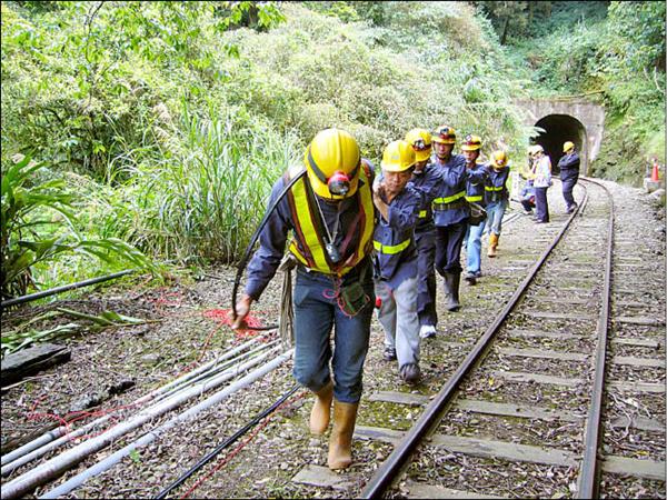 阿里山林鐵光纖建置工程爆「黑箱作業」爭議，遭質疑招標、執行及廠商更換的過程中，行政程序不透明。（中華電信嘉義營運處提供）