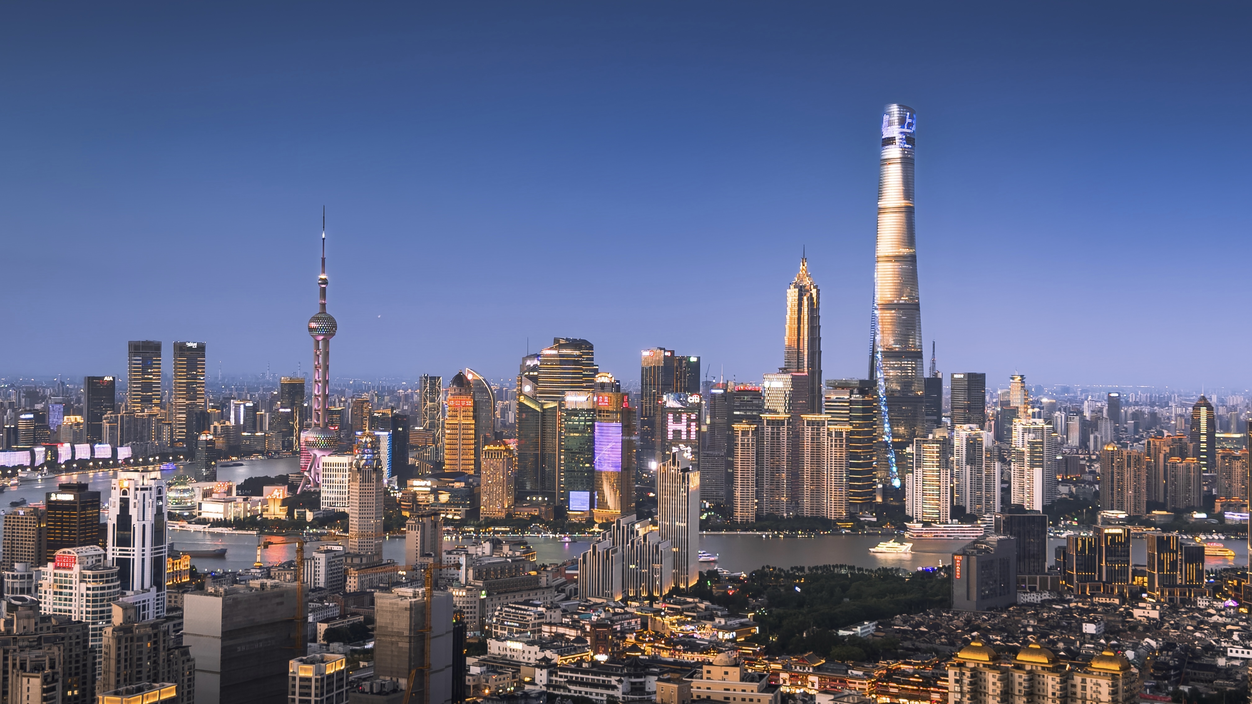 中國經濟在美國關稅與房市危機壓力下持續低迷，消費、房價、通膨及投資等數據皆疲弱，甚至出現通縮風險。（東方IC）