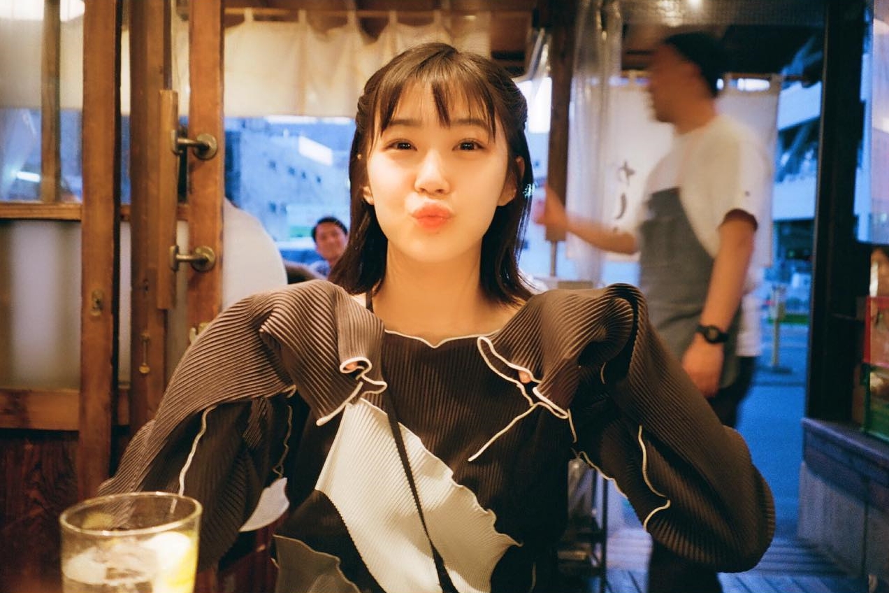 加村真美空靈清新的外貌在網路上被譽為「千年一遇的第二位美少女」。(翻攝自加村真美IG)