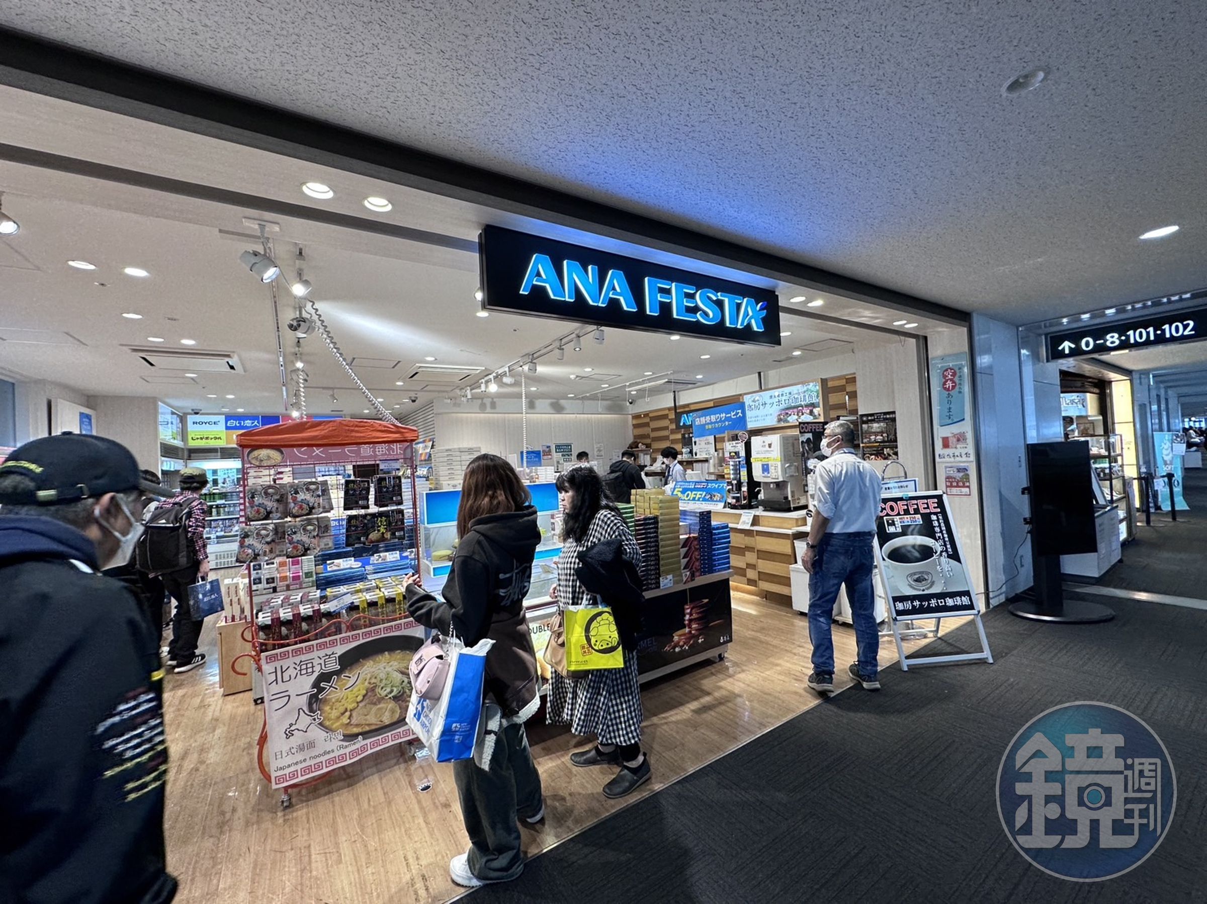 日本政府為了防止遊客買完免稅品後在境內轉賣,考慮修改免稅制度。