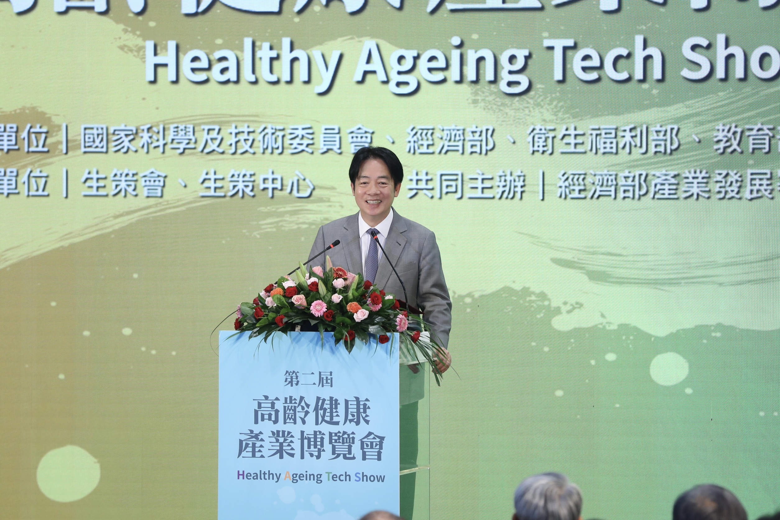 總統賴清德一大早出席「2025高齡健康產業博覽會」倡議樂齡不要老齡，現場盛況空前。