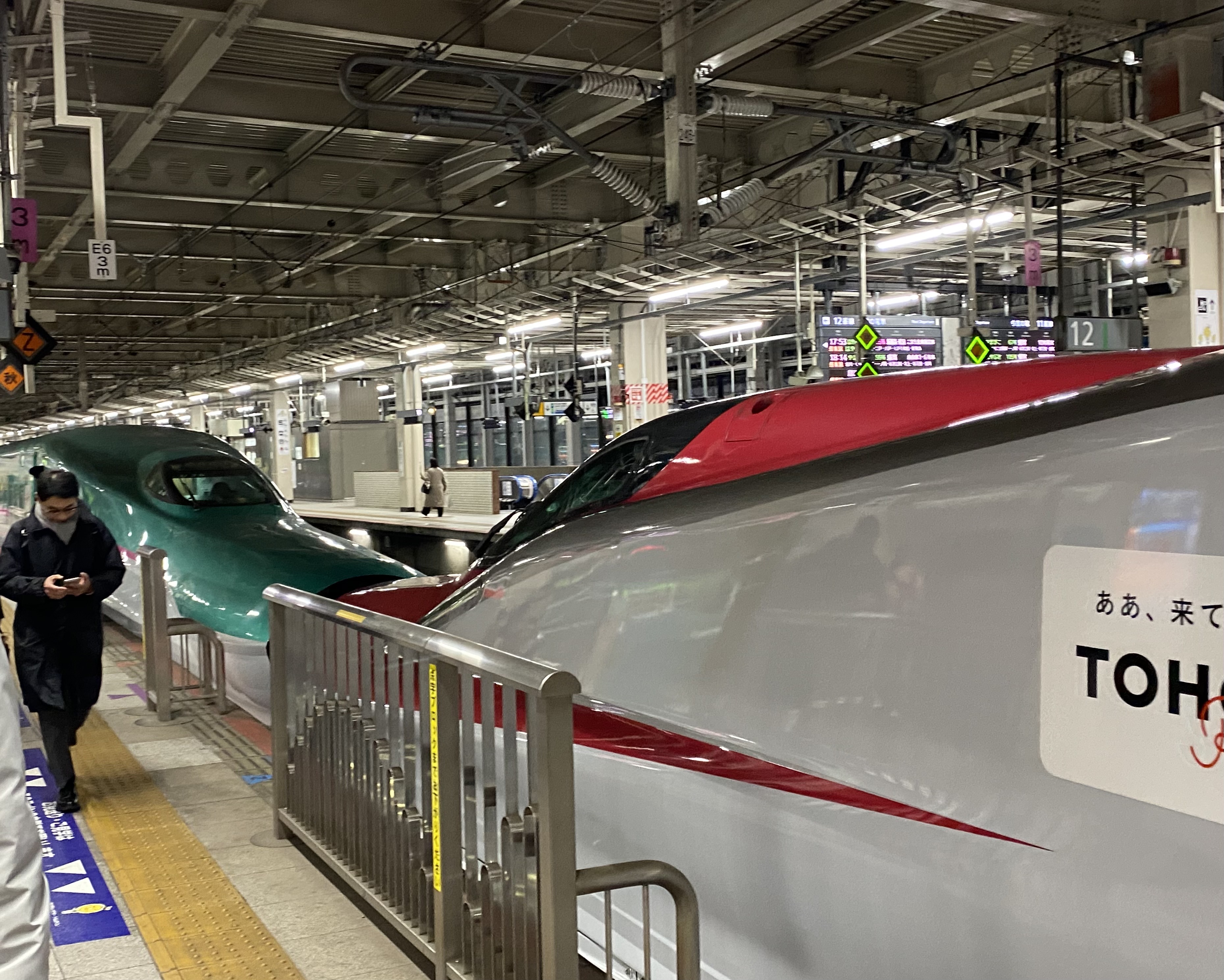 東北新幹線隼號及秋田新幹線小町號會於盛岡站分離和併結。（本刊資料照）