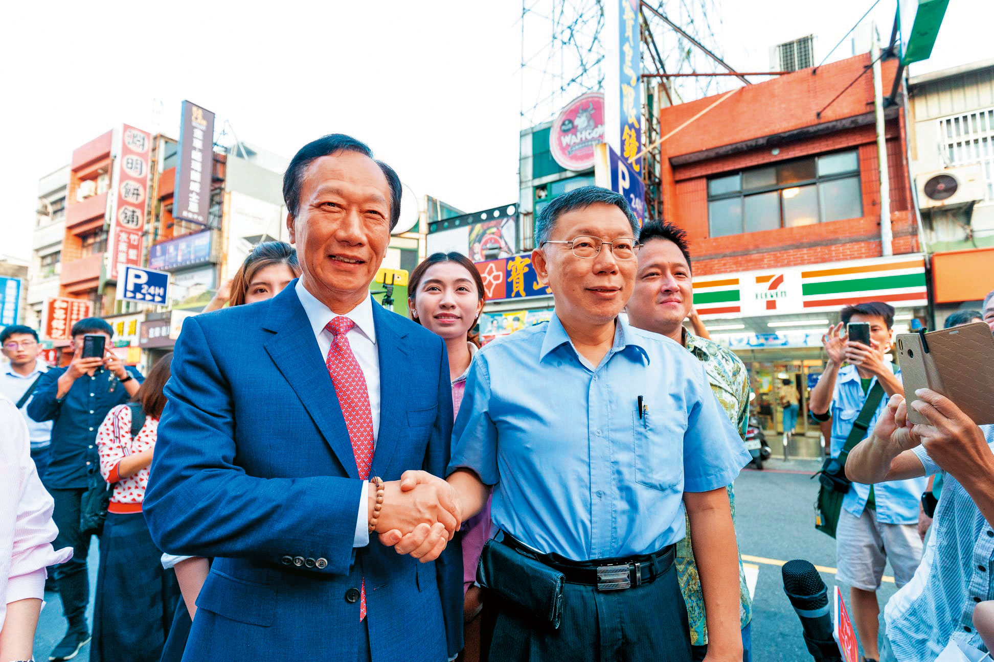 郭台銘陣營持續做滾動式民調，結果顯示「柯郭配」組合，不論在1對1或三腳督狀態下，都能贏過賴清德。（翻攝柯粉俱樂部臉書）