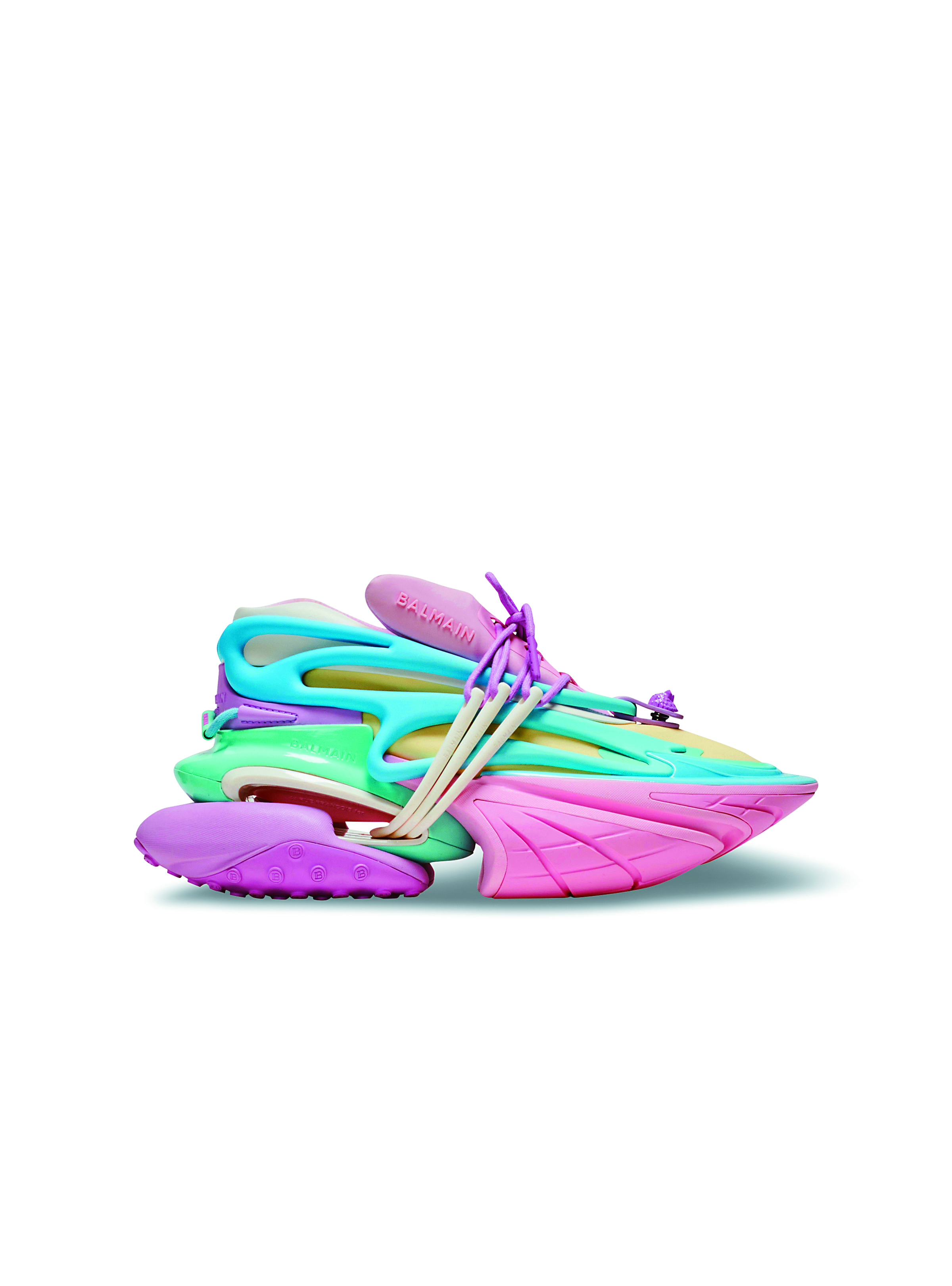 炫彩粉UNICORN低筒運動鞋 NT$46,800(美之心提供)