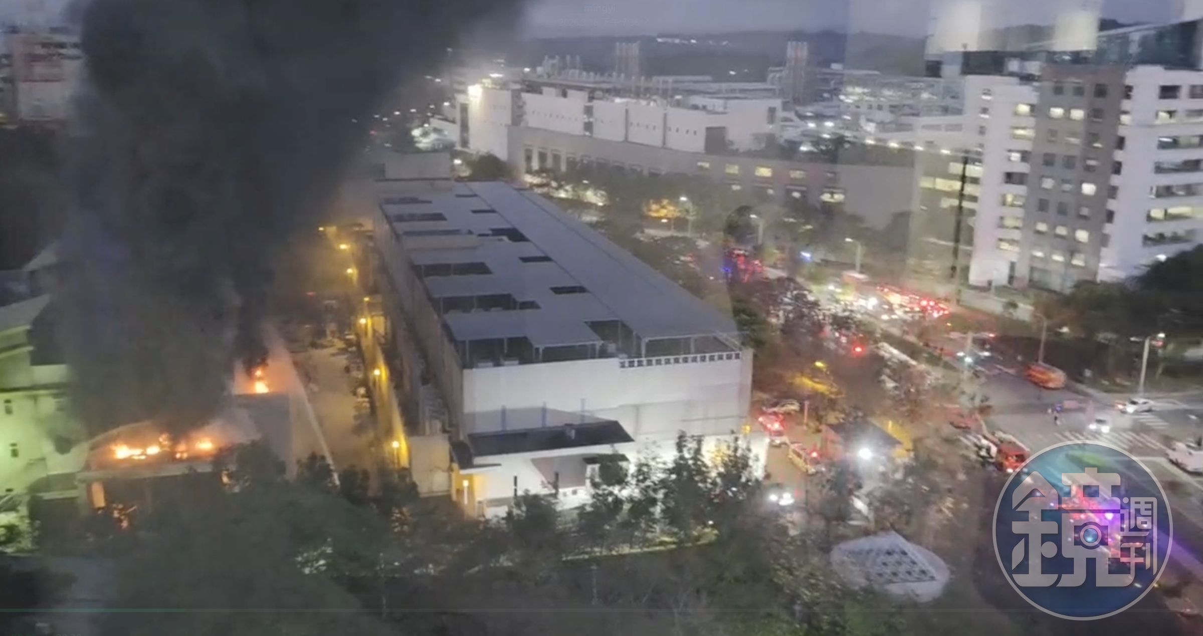 竹園超高壓變電所突發火警,現場黑煙竄出,並釀成3人送醫。(讀者提供)