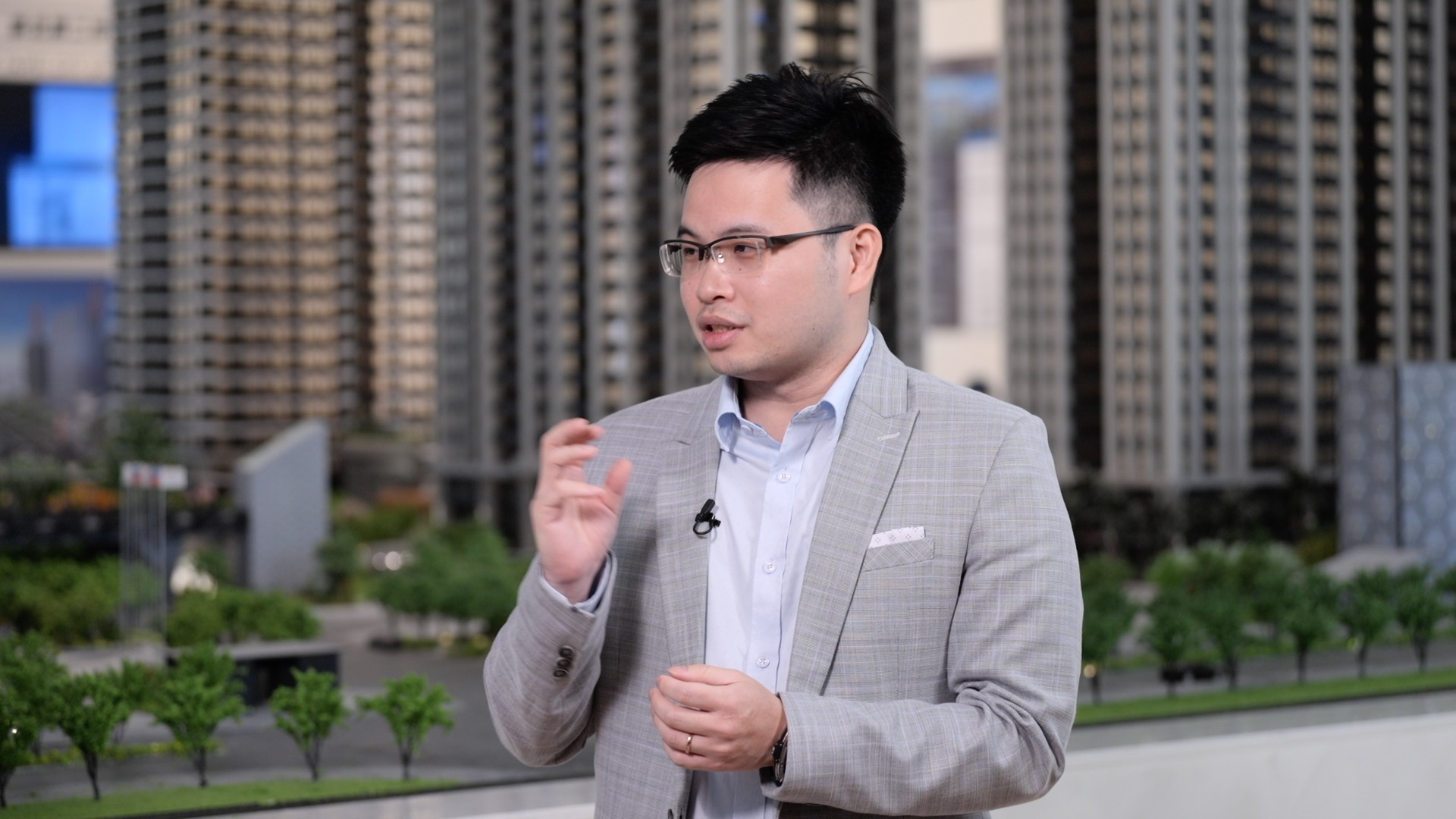 財經專業網紅阿格力並非含著金湯匙出生的富二代，憑著自己的努力、深入分析與研究，成功賺得第一桶金，並坐擁複數間雙北房產。