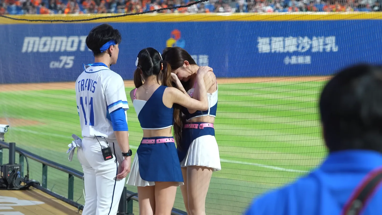 韓籍啦啦隊女神李珠珢先前應援時突落淚。（翻攝自走一日球迷 台湾プロ野球チア YT頻道）