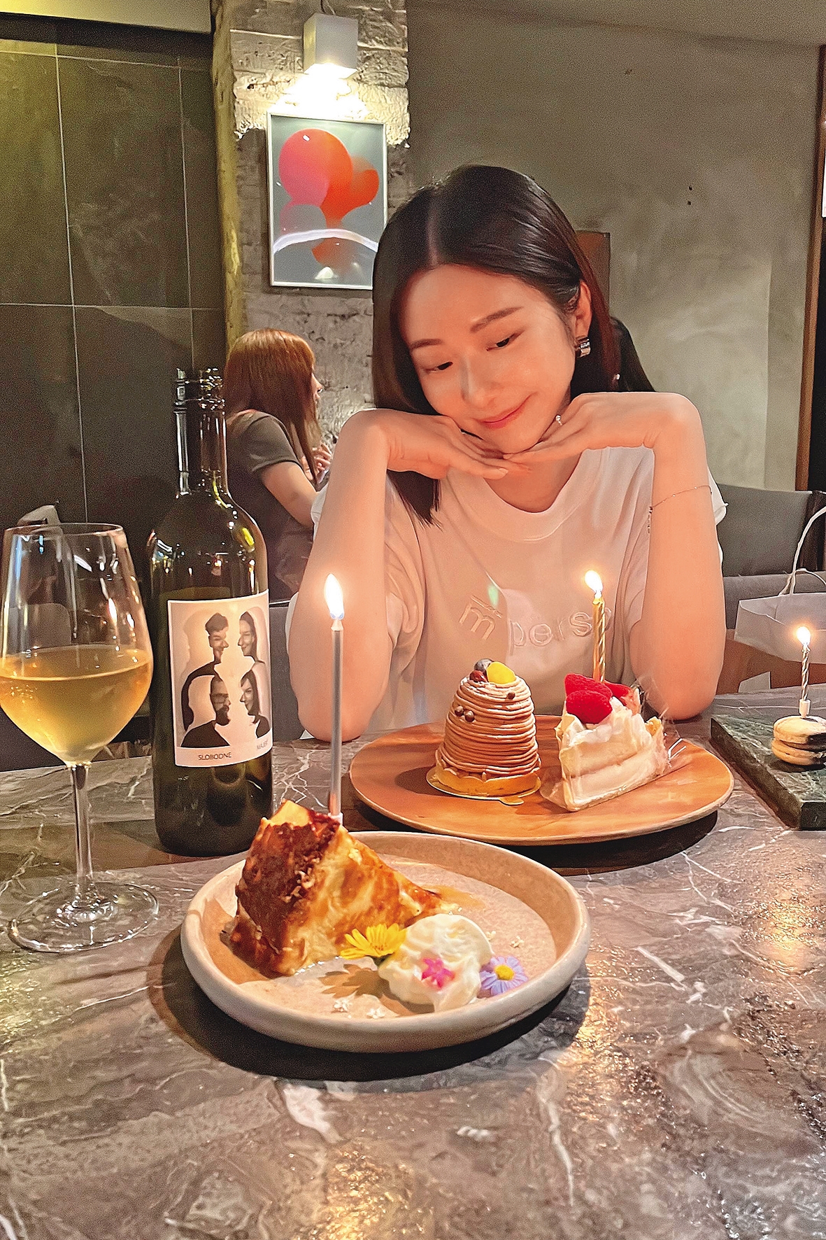 今年張景嵐過37歲生日時,放上慶生的照片;不久前她則是接受《聯合》專訪,坦言是自己倒追陳銳。(翻攝自張景嵐IG)