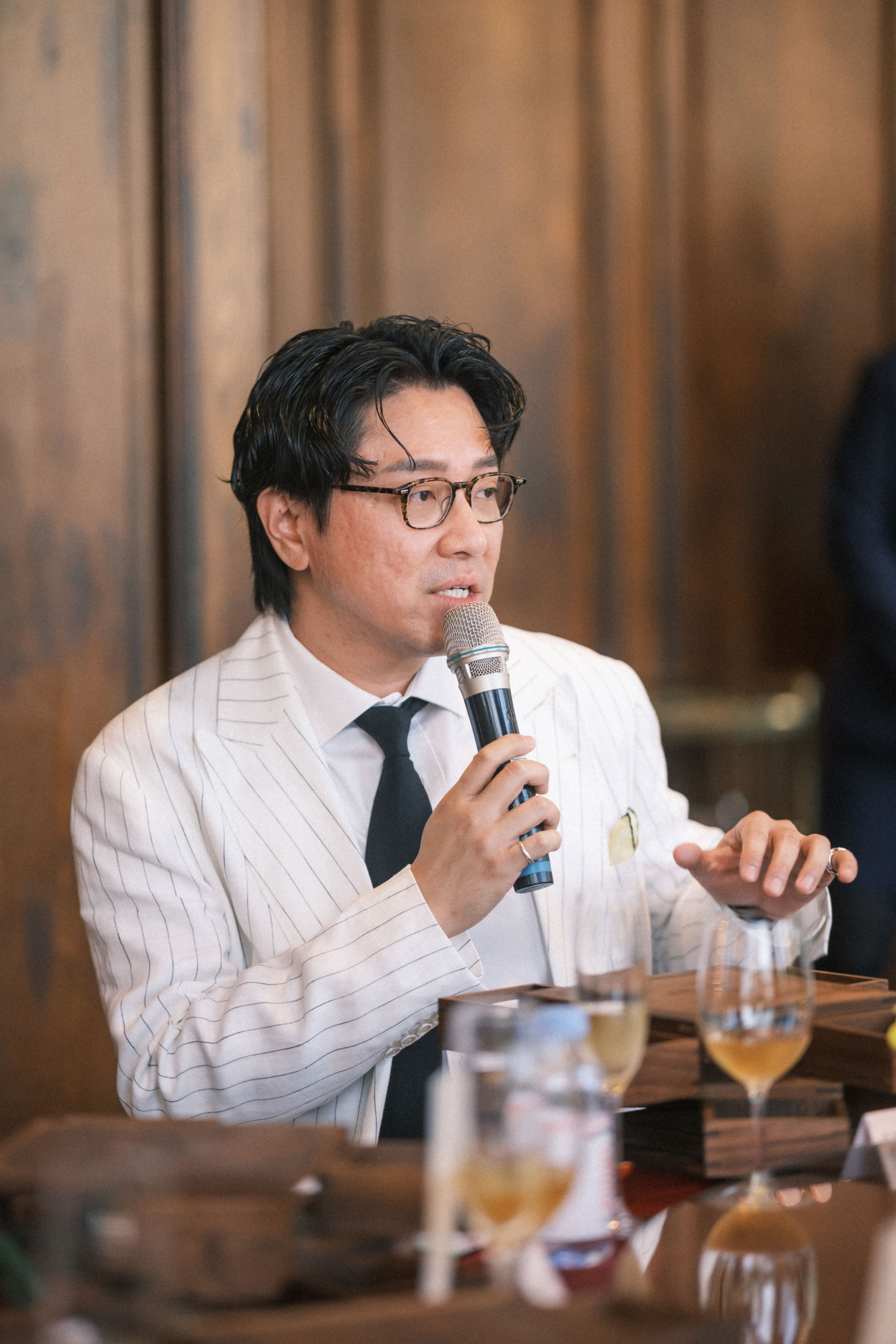 品牌長薛鎮鉉說，保師傅曾在2021年到「老新台菜天罡學院」教學兩次，每次兩個整天，牽起了這場紀念餐會的緣分。（老新台菜提供）