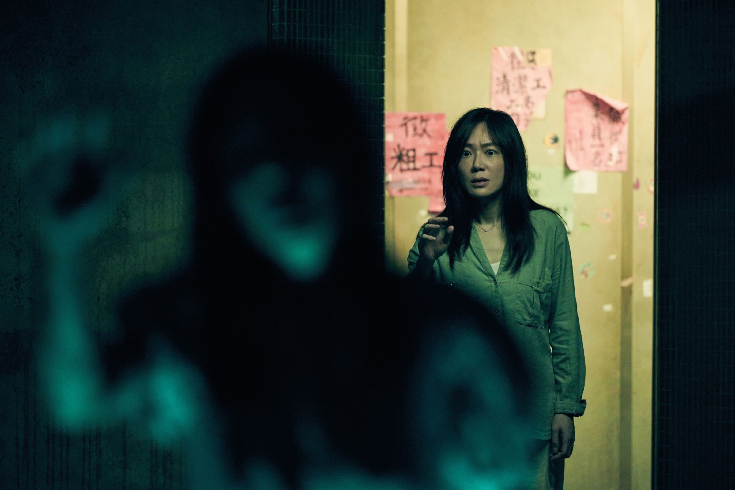 尹馨身兼《鬼們之蝴蝶大廈》演員與監製二職,電影首週開出339萬票房,奪下本週國片票房冠軍。(劇匯文創提供)
