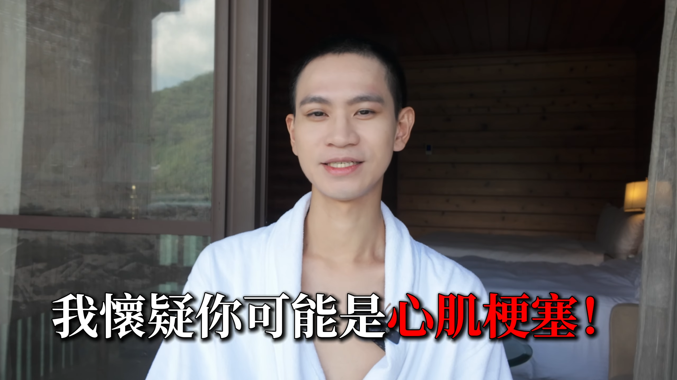 Andy老師到醫院做了初步檢查,醫師一度懷疑可能是「心肌梗塞」。(翻攝自Andy老師YT頻道)