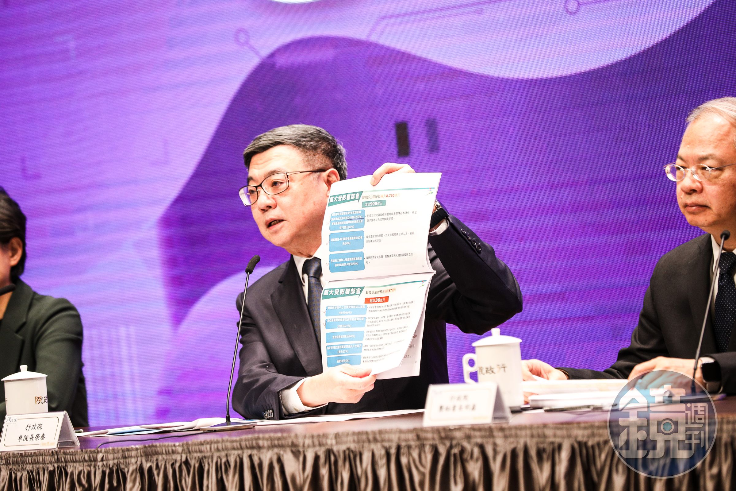 卓榮泰今再次主持行政院記者會,說明總預算被砍的影響。