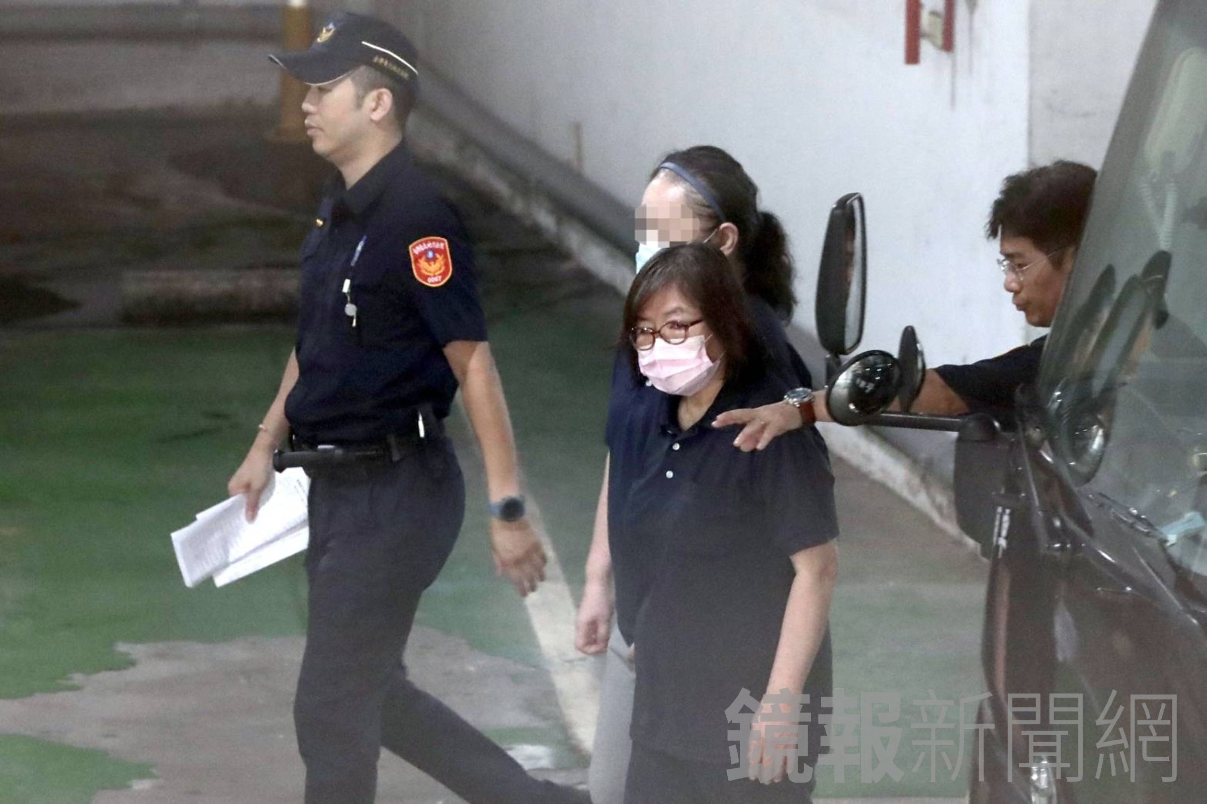 國民黨台北市黨部主委黃呂錦茹涉嫌造假罷免連署書,1日出庭僅20分鐘便認罪。(鏡報林煒凱攝)