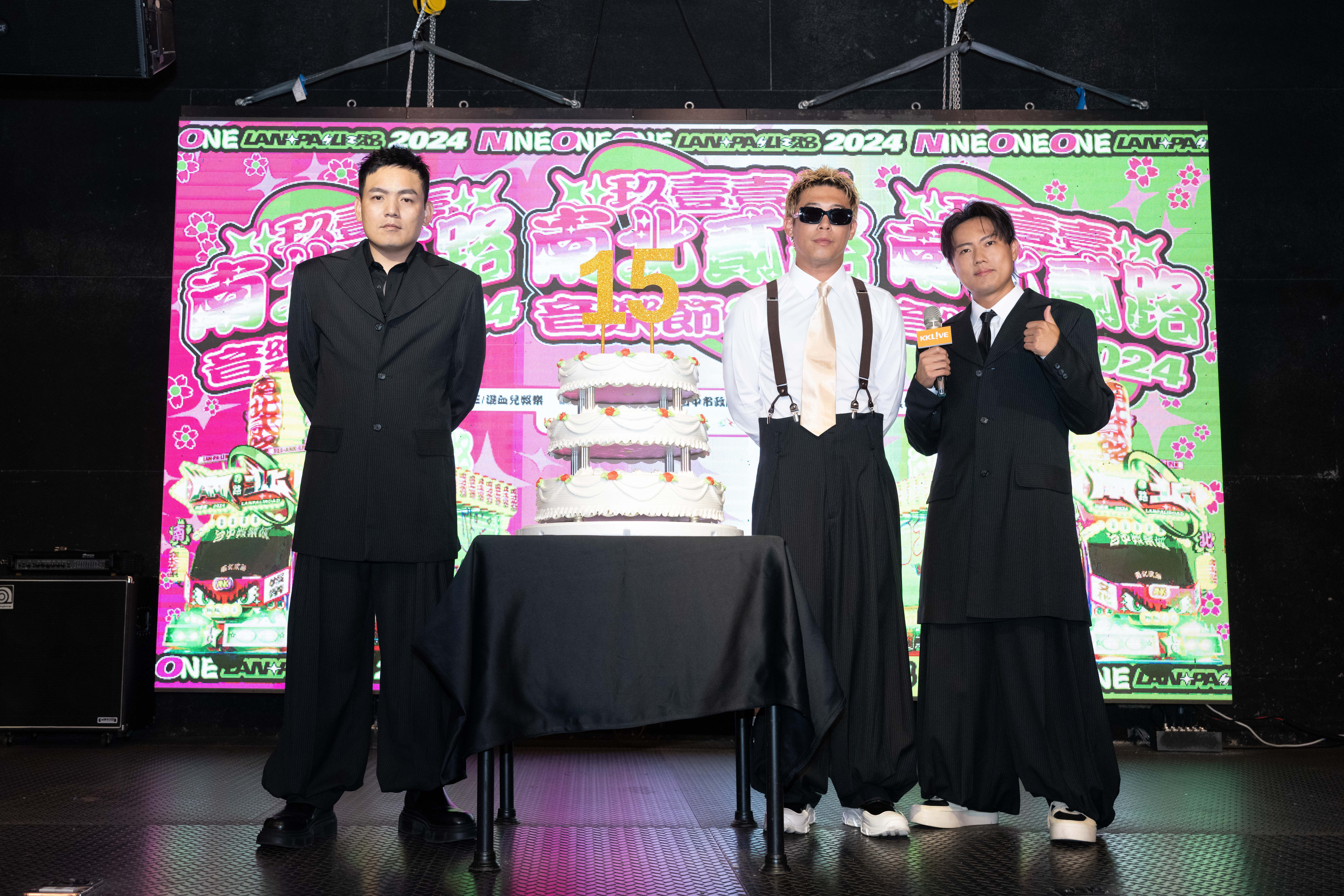 健志近期喜事加身,好友洋蔥、春風一路參與。(𝗞𝗞𝗟𝗜𝗩𝗘、混血兒娛樂提供)