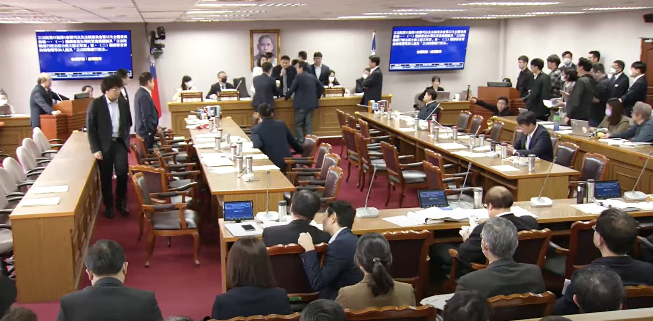 立院司法及法制委員會15日排審「國會改革」相關法案，再度上演朝野攻防。（翻攝自國會頻道YT）