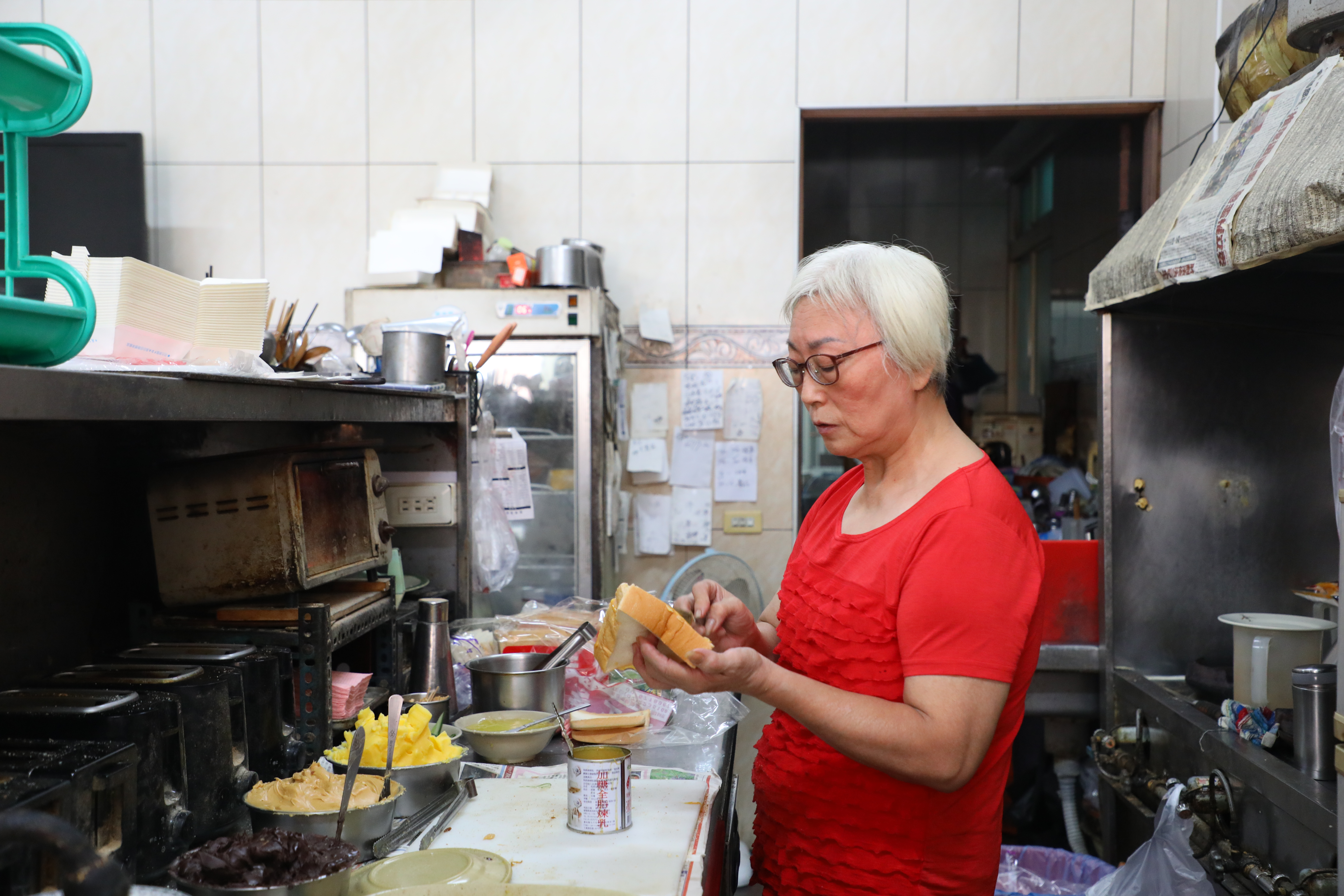 老闆娘蘇如真堅持做自己喜歡的事，過去很拼命早午晚餐都賣，現在年紀大了需要復健，決定以後只賣早餐。