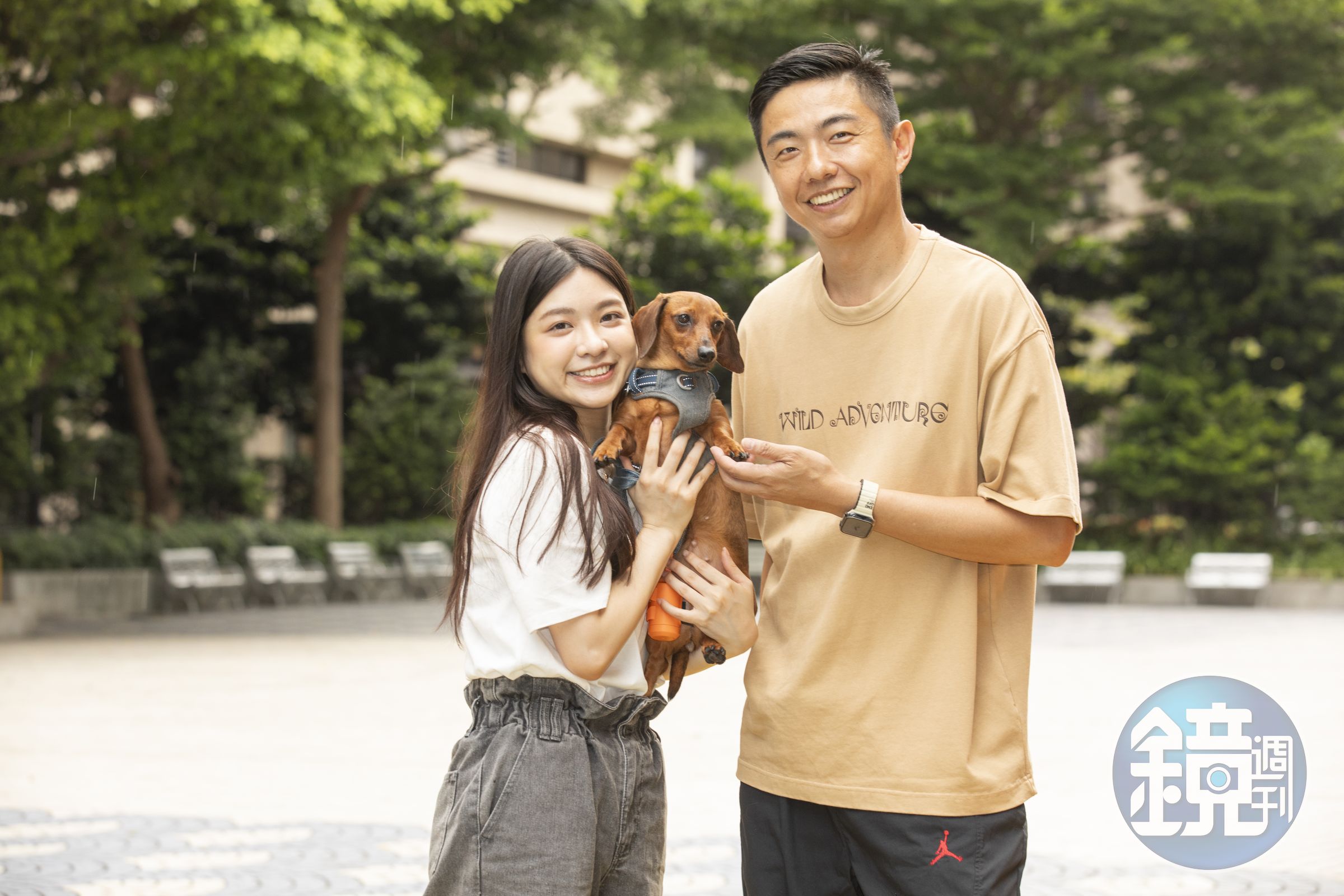 賴俞汝（左）愛犬多尼問題不少，請熊爸來幫忙。
