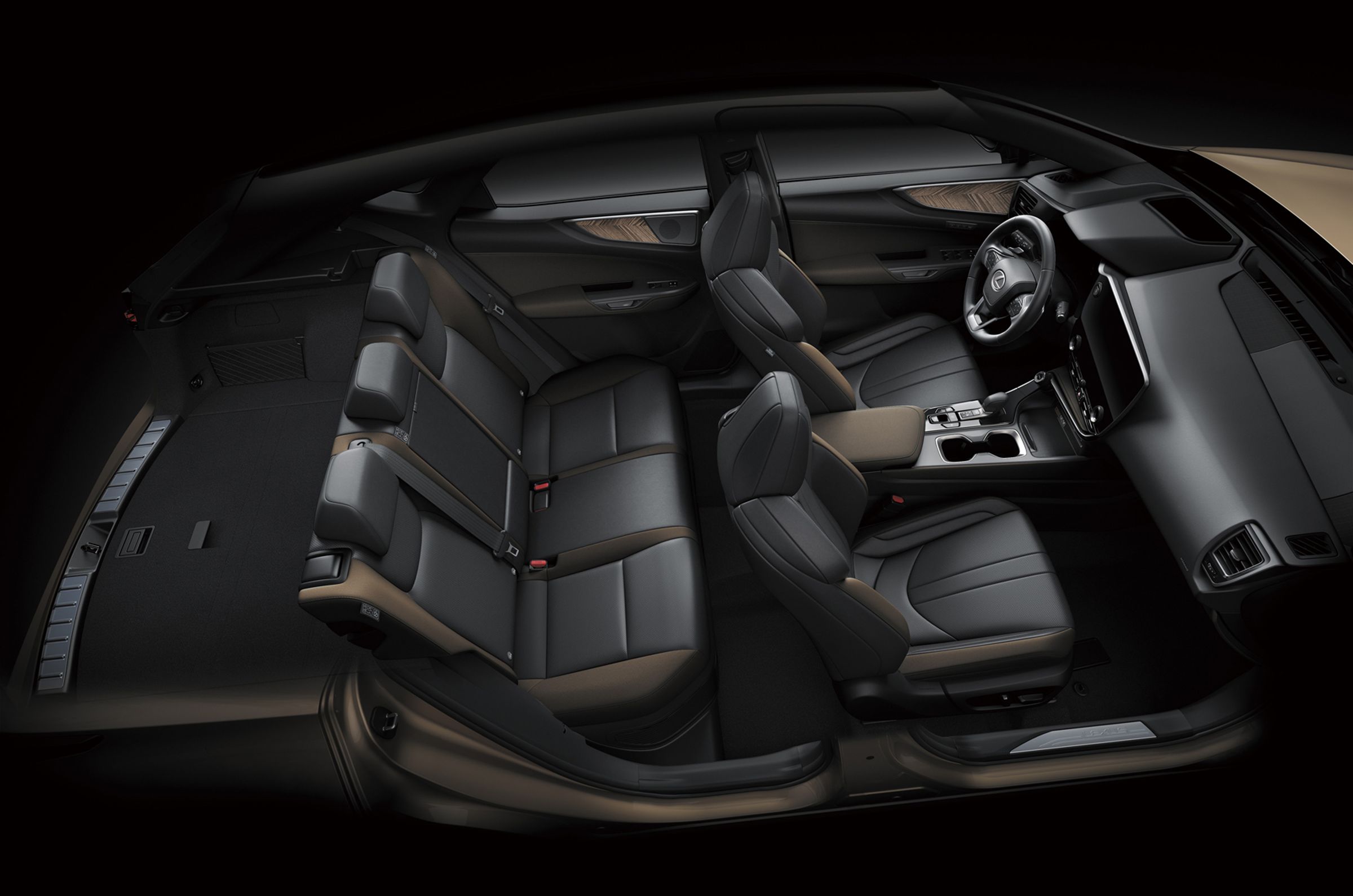 LEXUS NX 350 Overtrail版內裝採2-TONE個性化雙色內裝，與大自然色彩相互呼應，呈現低調豪華質感。